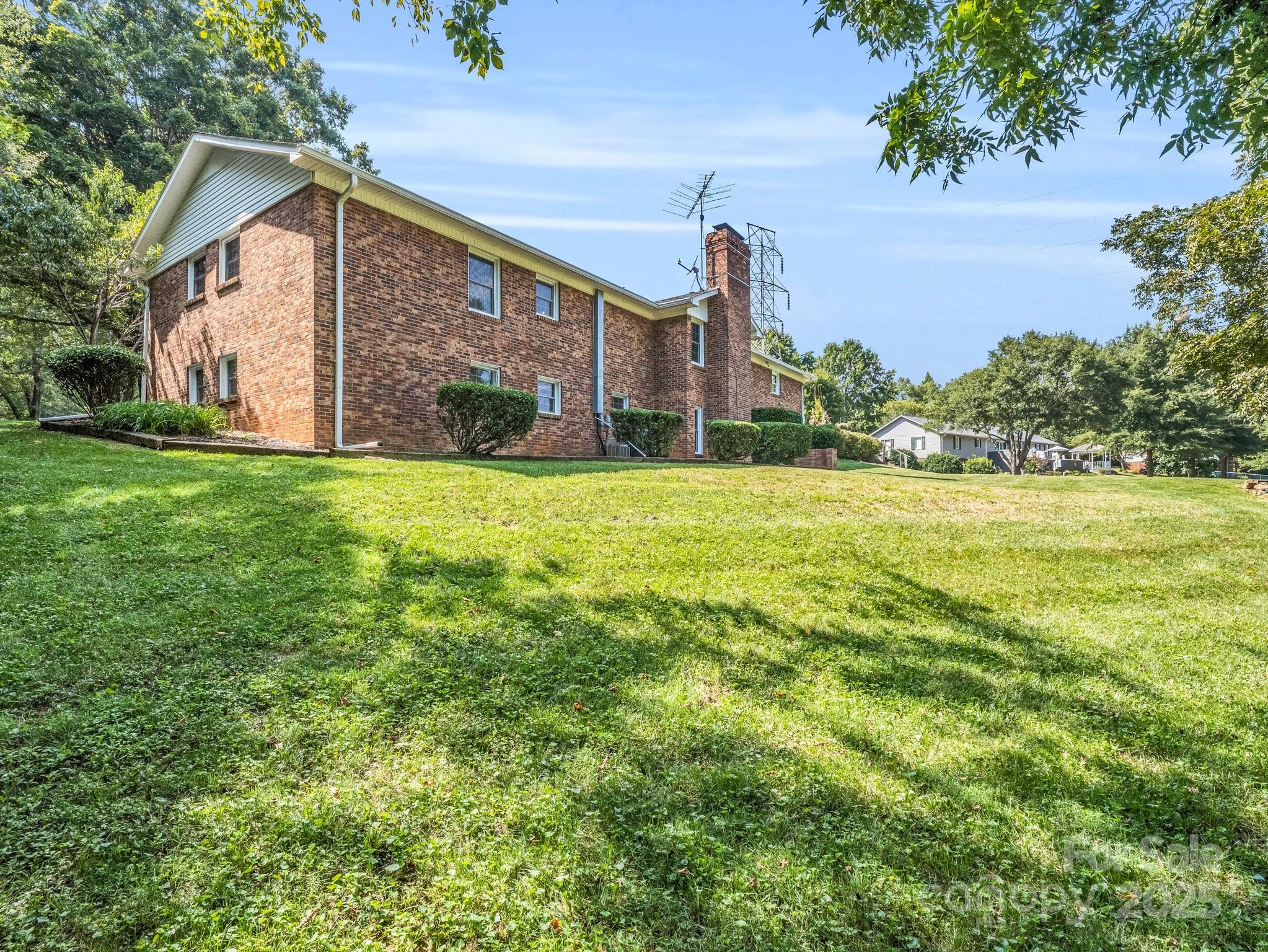 3039 Longwood Drive Property Photo 9