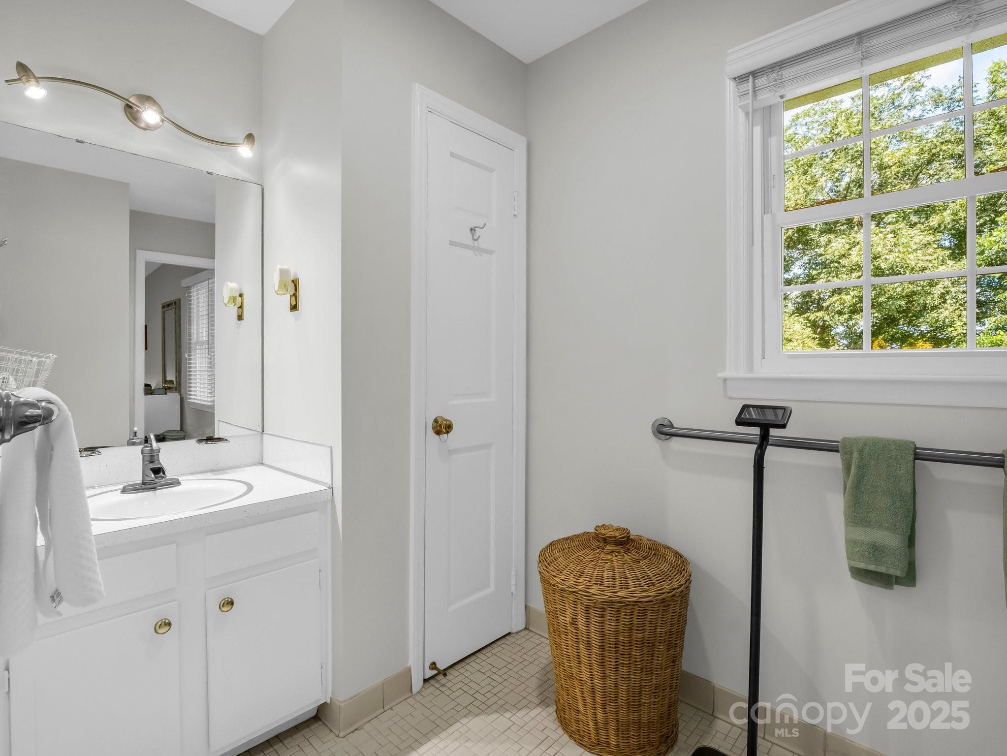 3039 Longwood Drive Property Photo 33