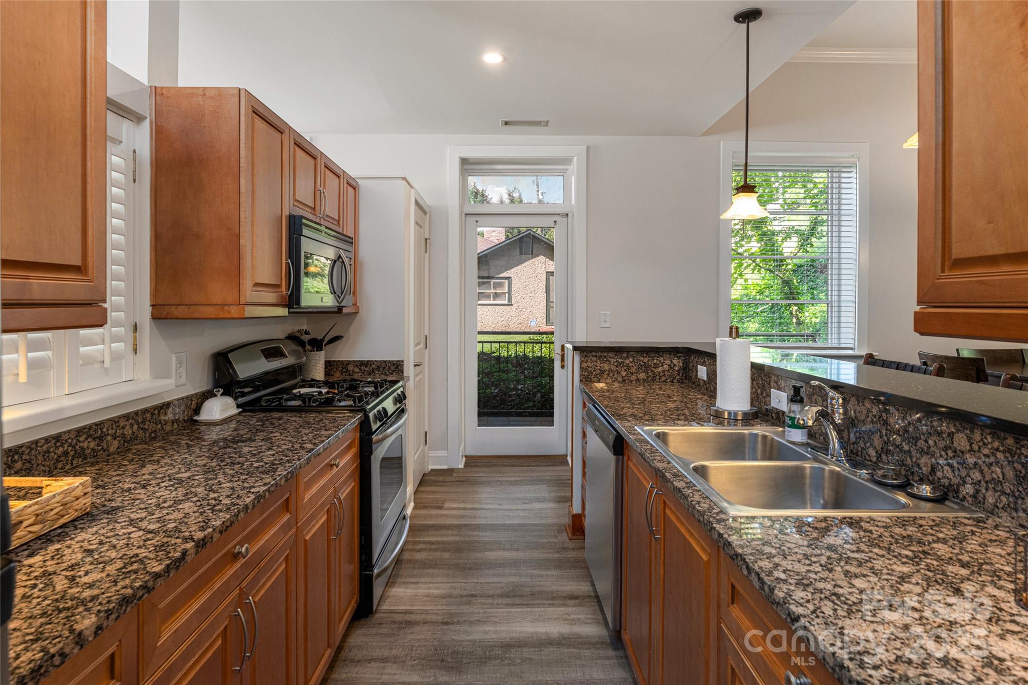 6 Village Lane B100 Property Photo 15