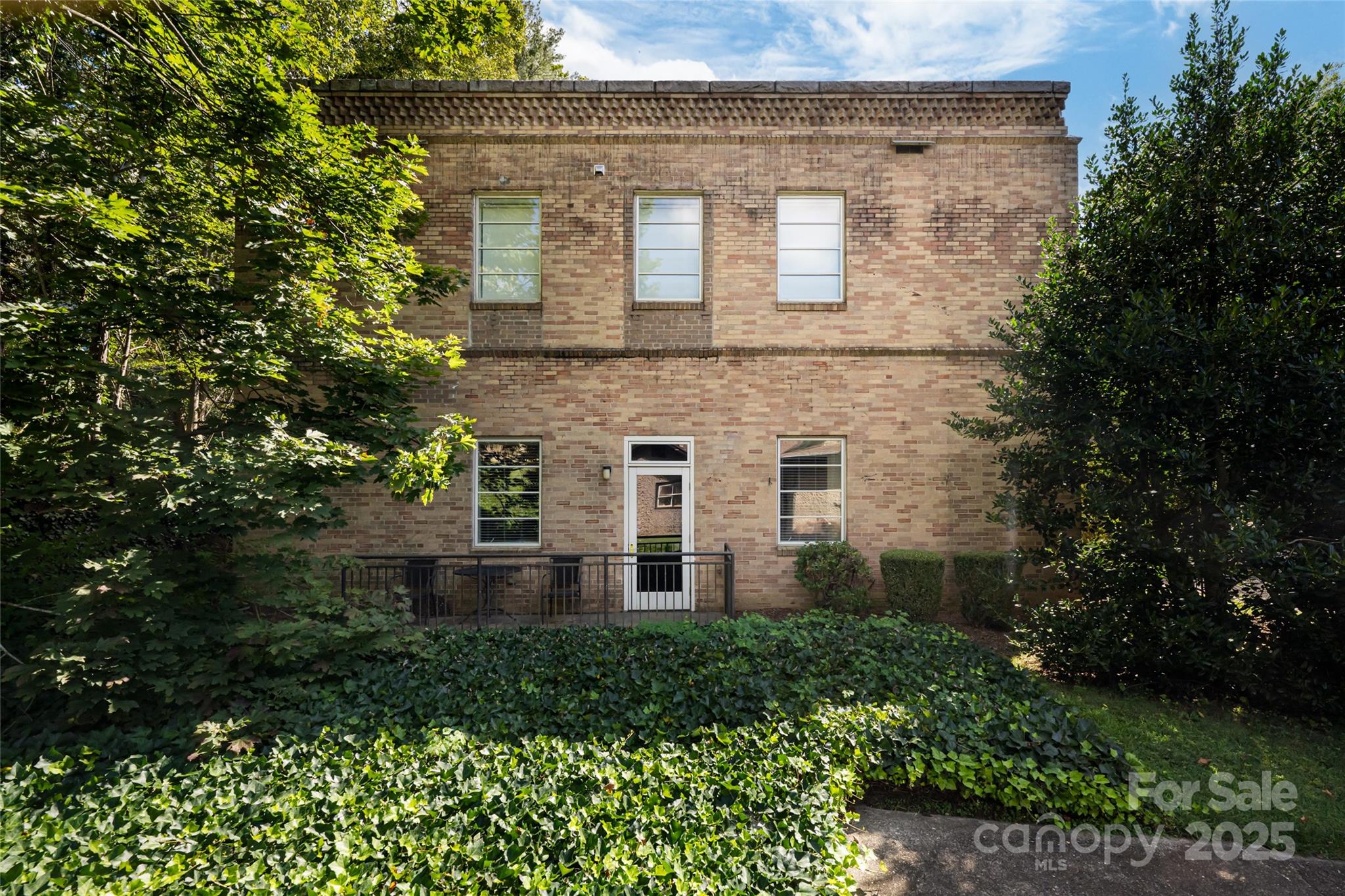 6 Village Lane B100 Property Photo 17