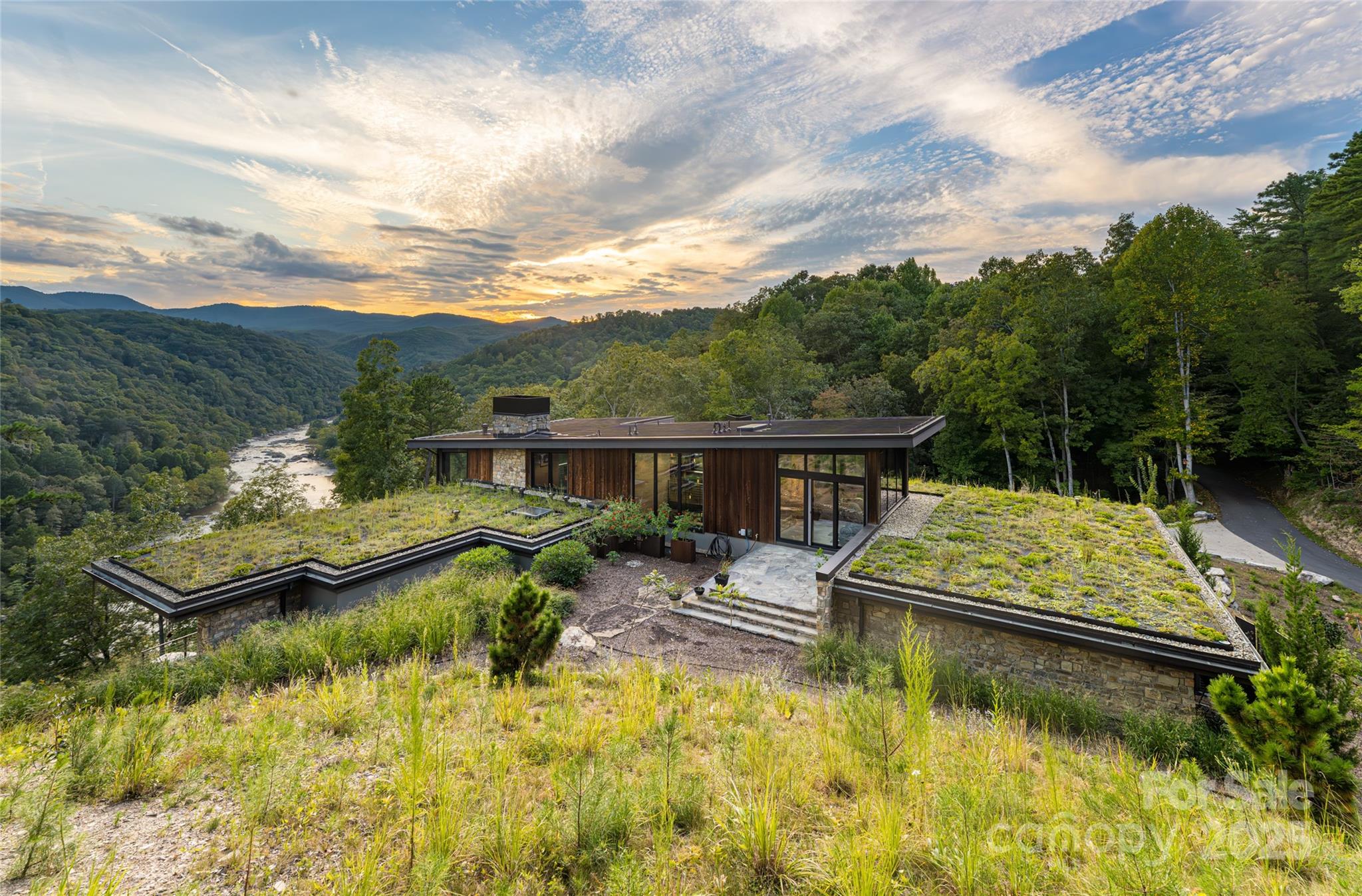 112 Moon Shadow Lane Property Photo 4