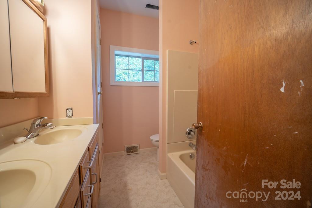 110 E Glenwood Lane Property Photo 26