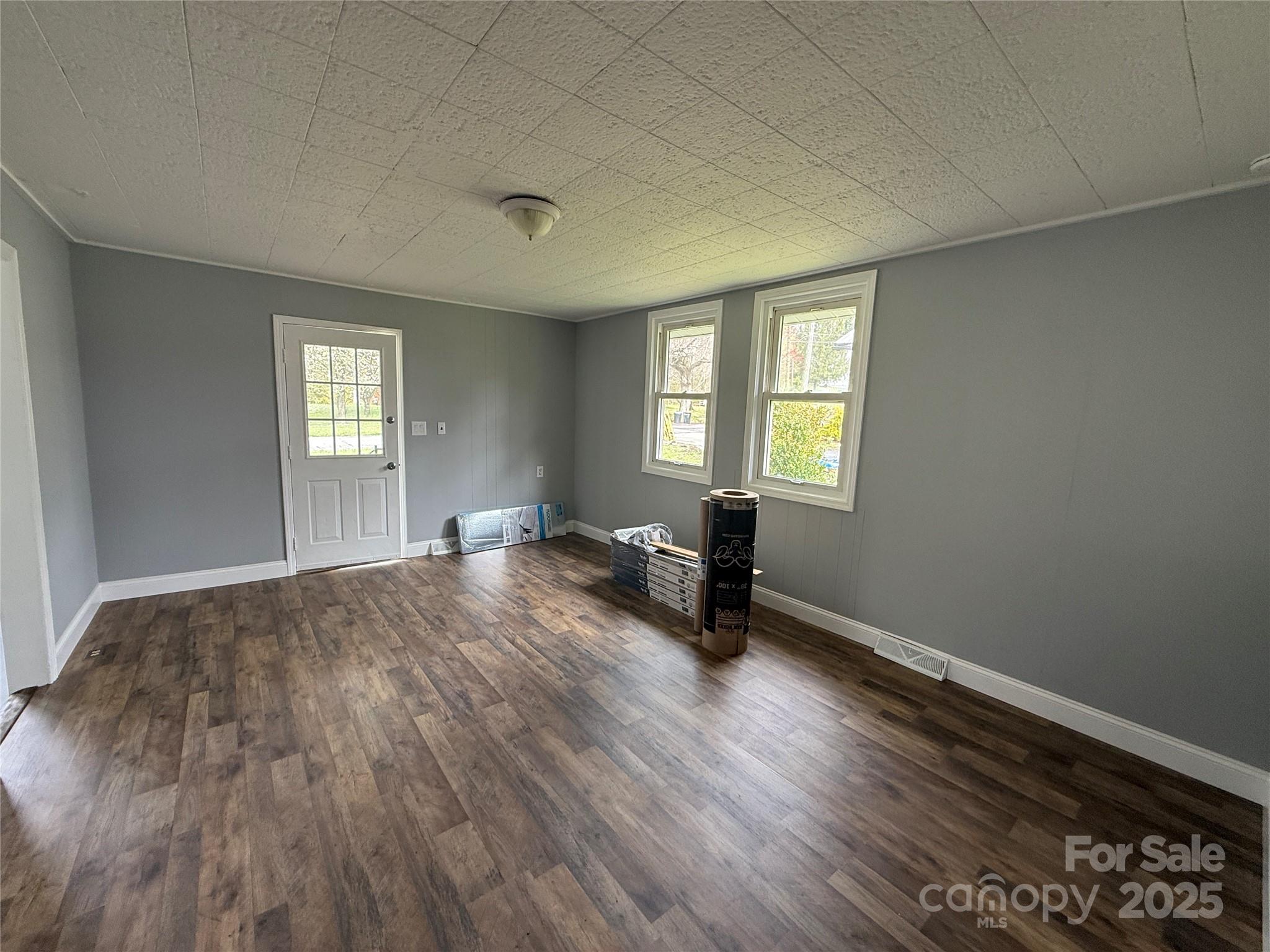 154 Burrell Avenue Property Photo 8