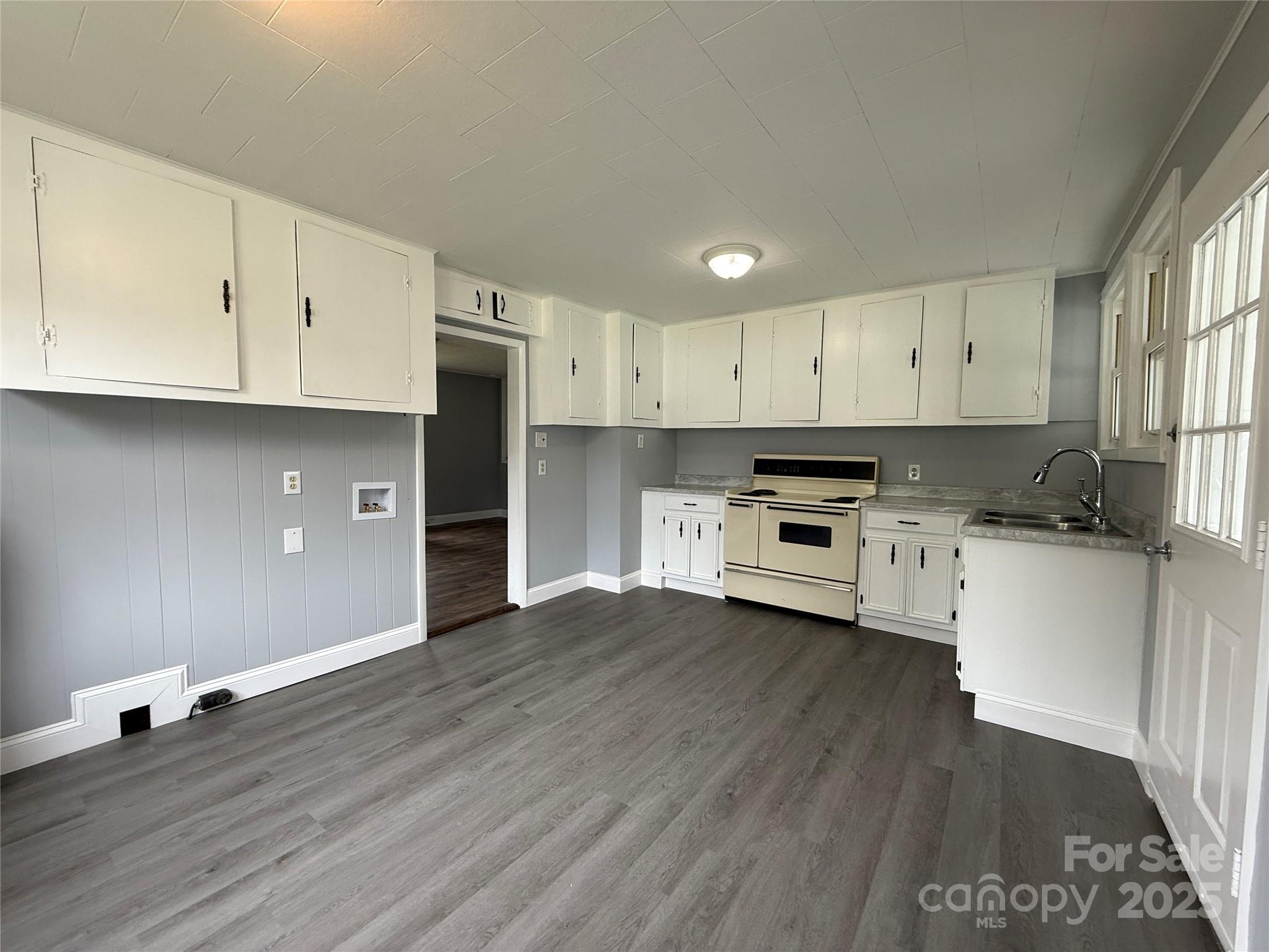 154 Burrell Avenue Property Photo 10