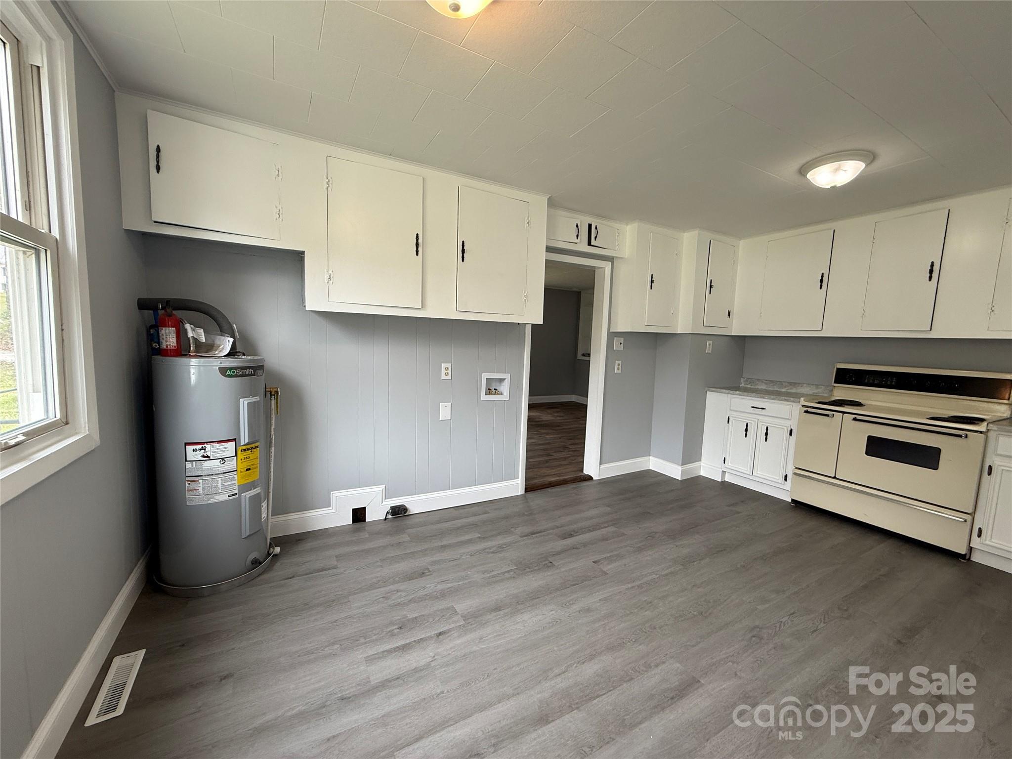 154 Burrell Avenue Property Photo 11