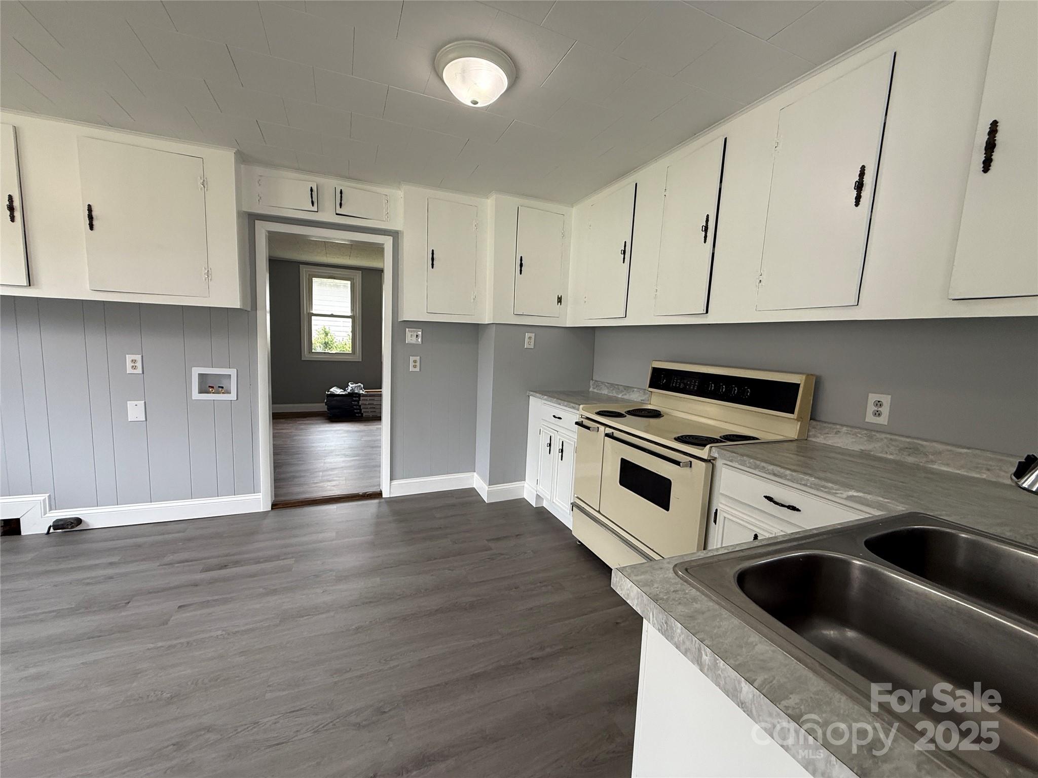 154 Burrell Avenue Property Photo 12