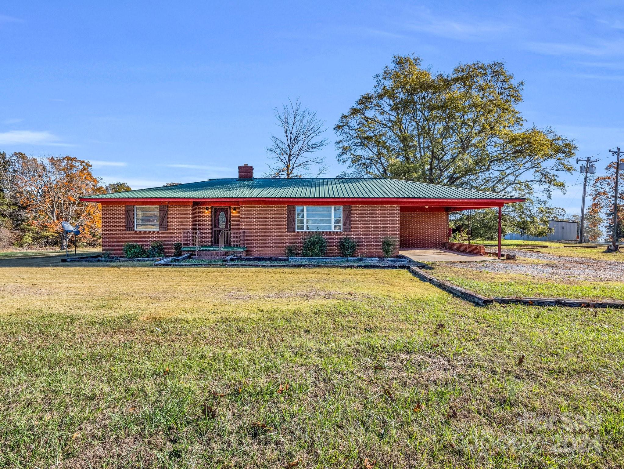 301 Doggett Road Property Photo 1