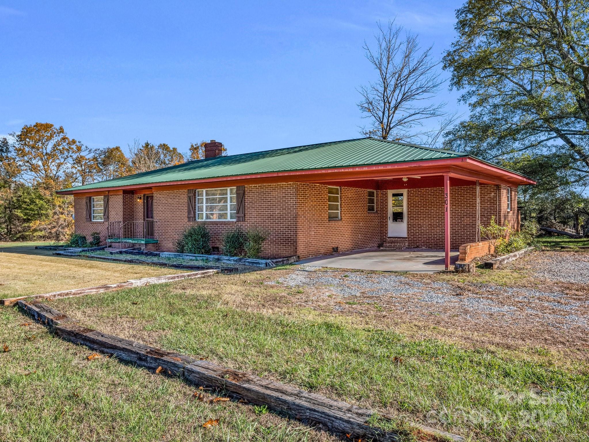 301 Doggett Road Property Photo 2