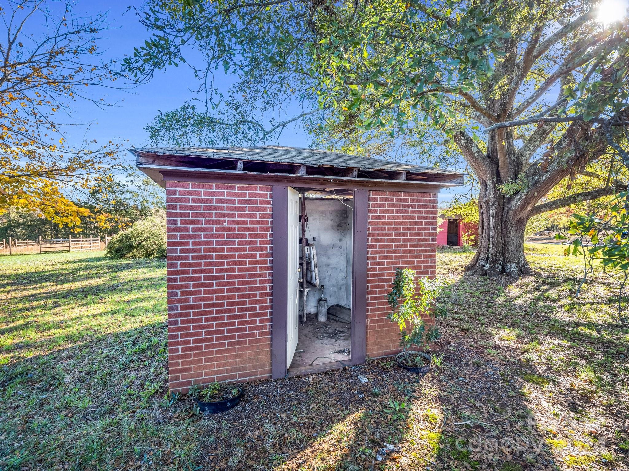 301 Doggett Road Property Photo 5