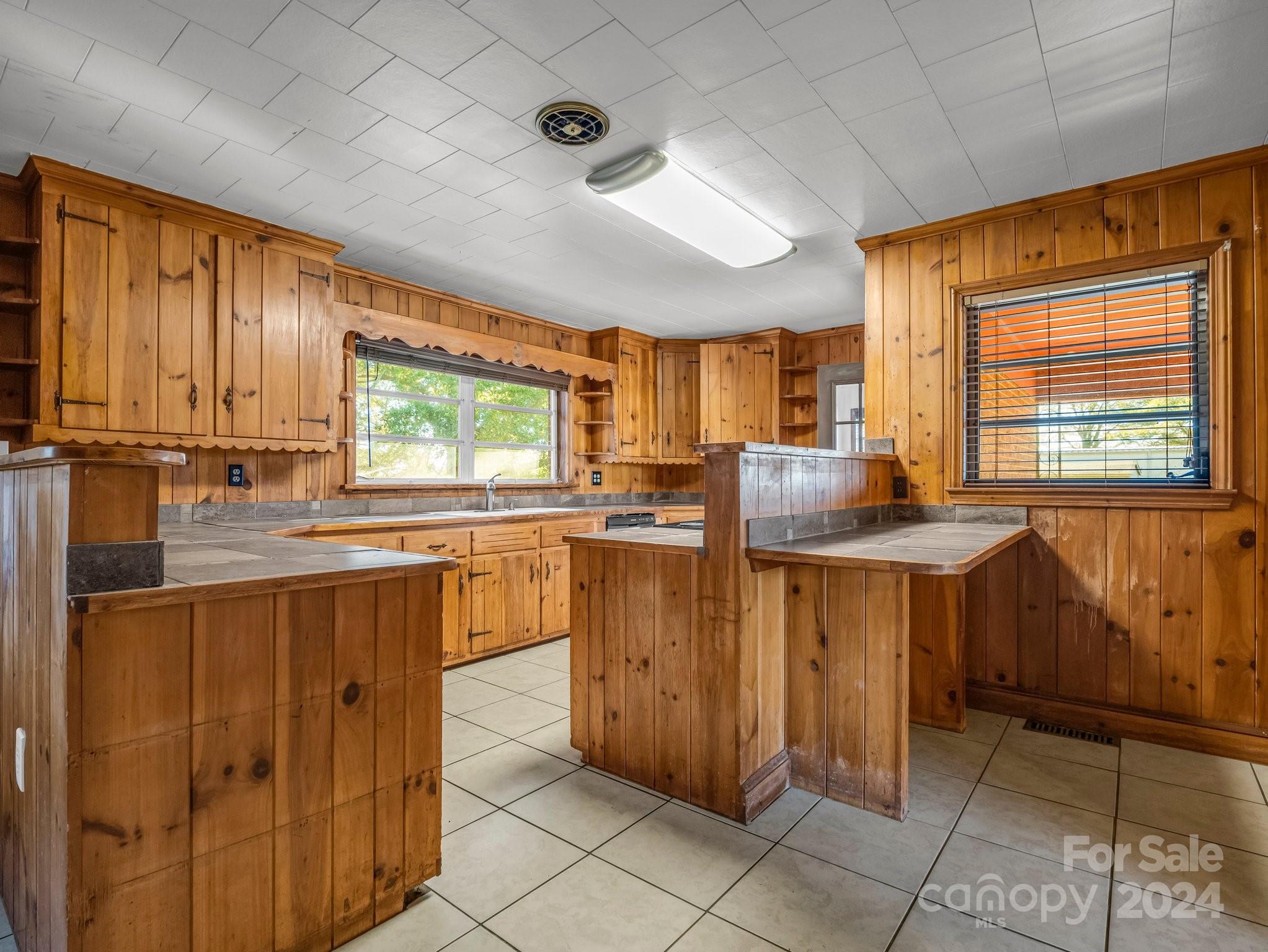 301 Doggett Road Property Photo 7