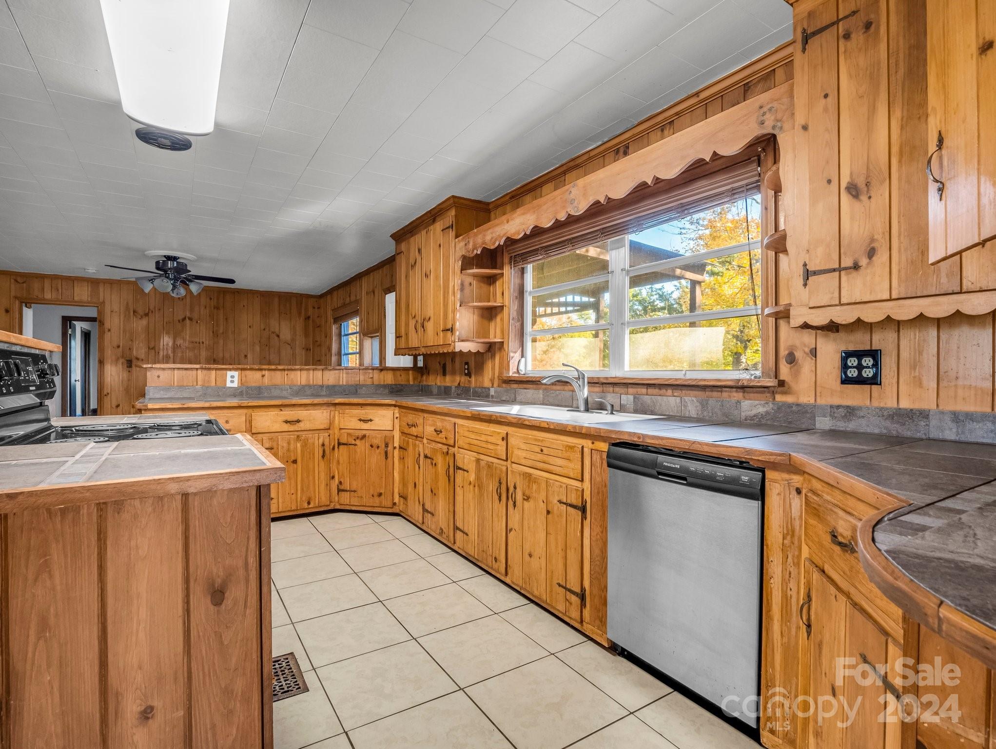 301 Doggett Road Property Photo 8