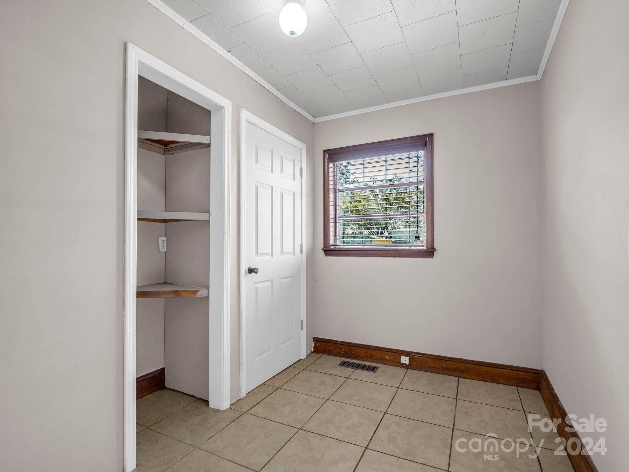 301 Doggett Road Property Photo 15