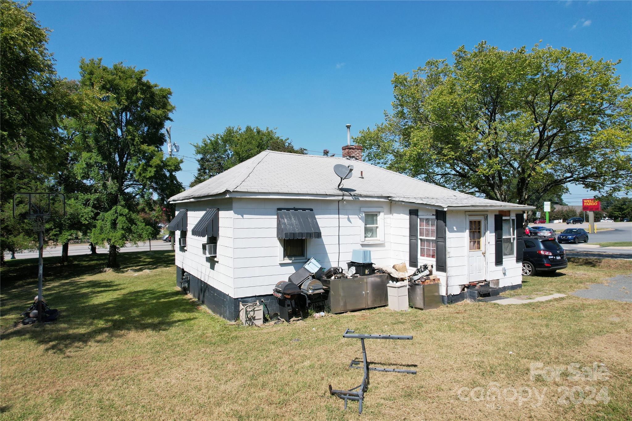 110 Sims Parkway Property Photo 3