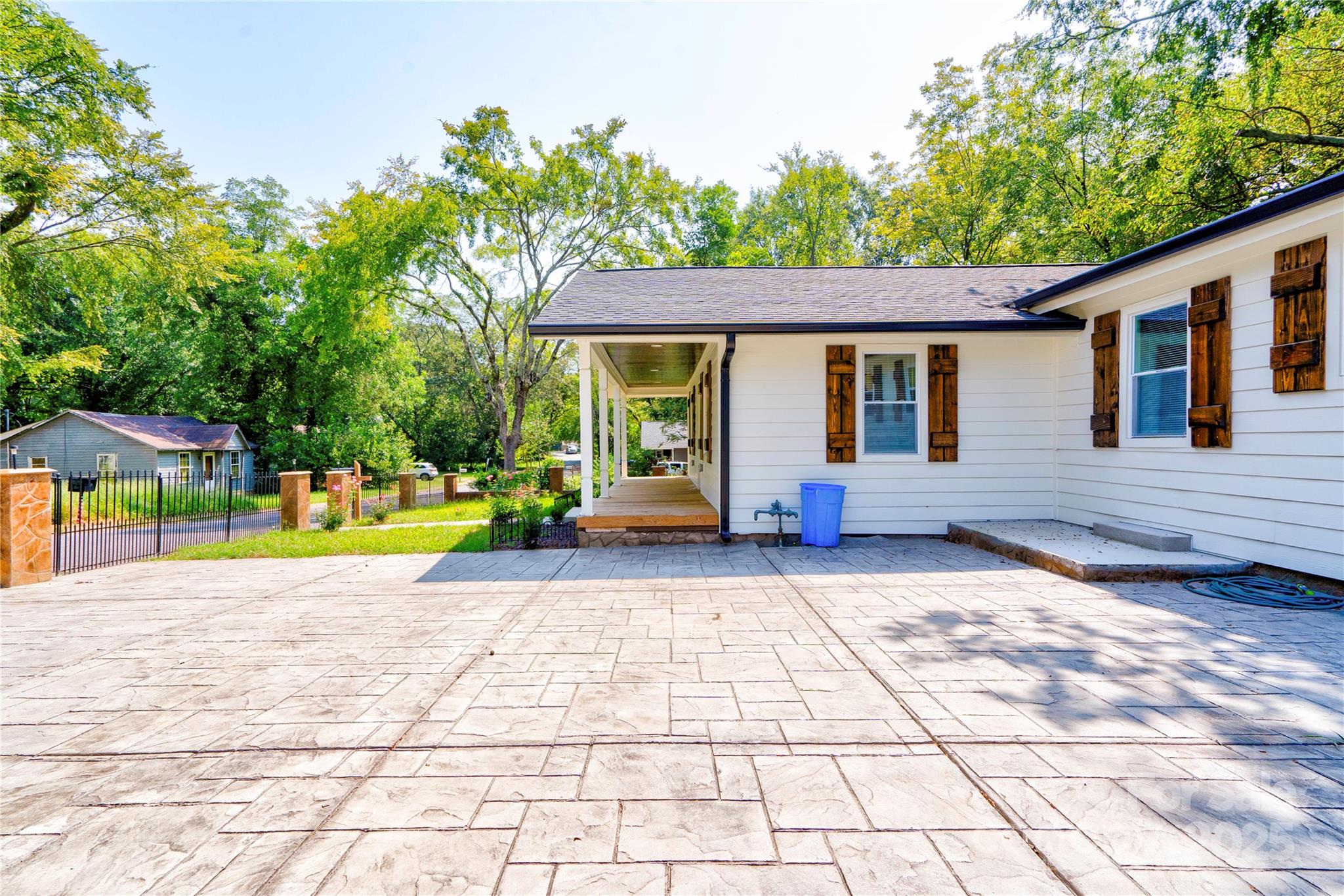 607 Ligon Street Property Photo 6