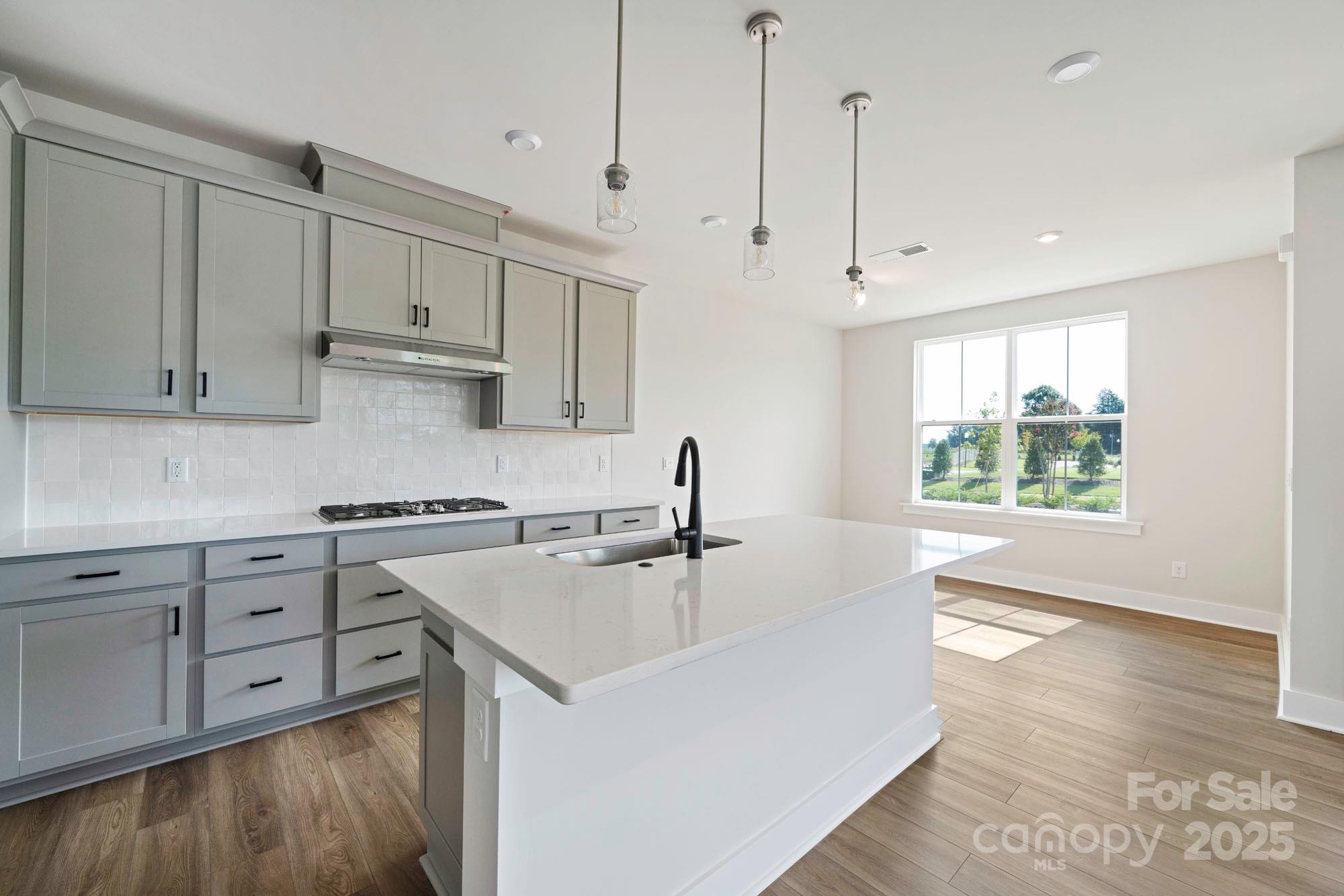 97 Seven Oaks Landing Property Photo 3