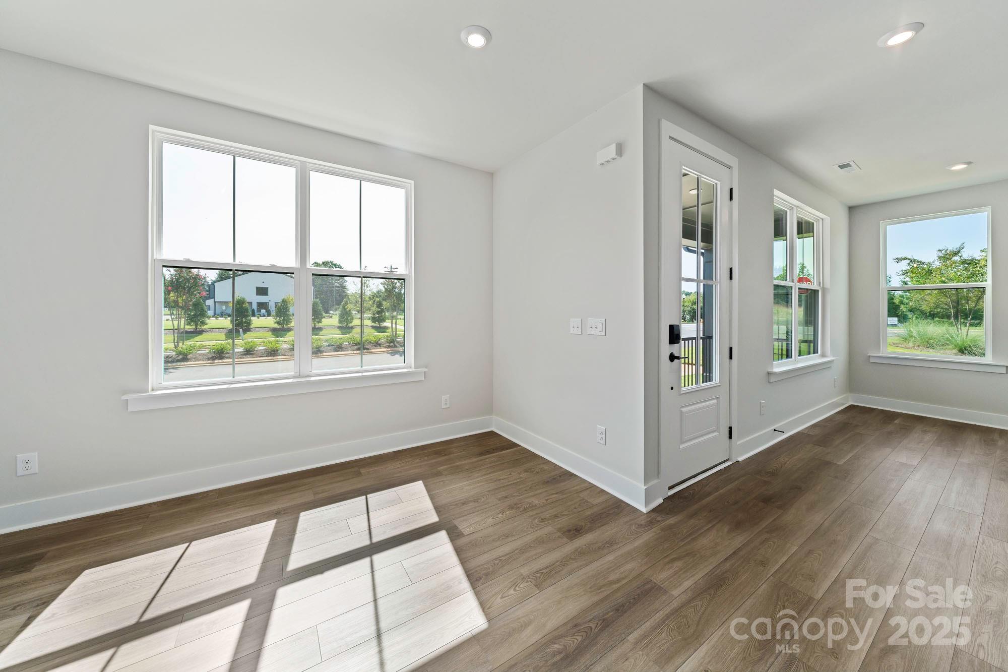 97 Seven Oaks Landing Property Photo 8