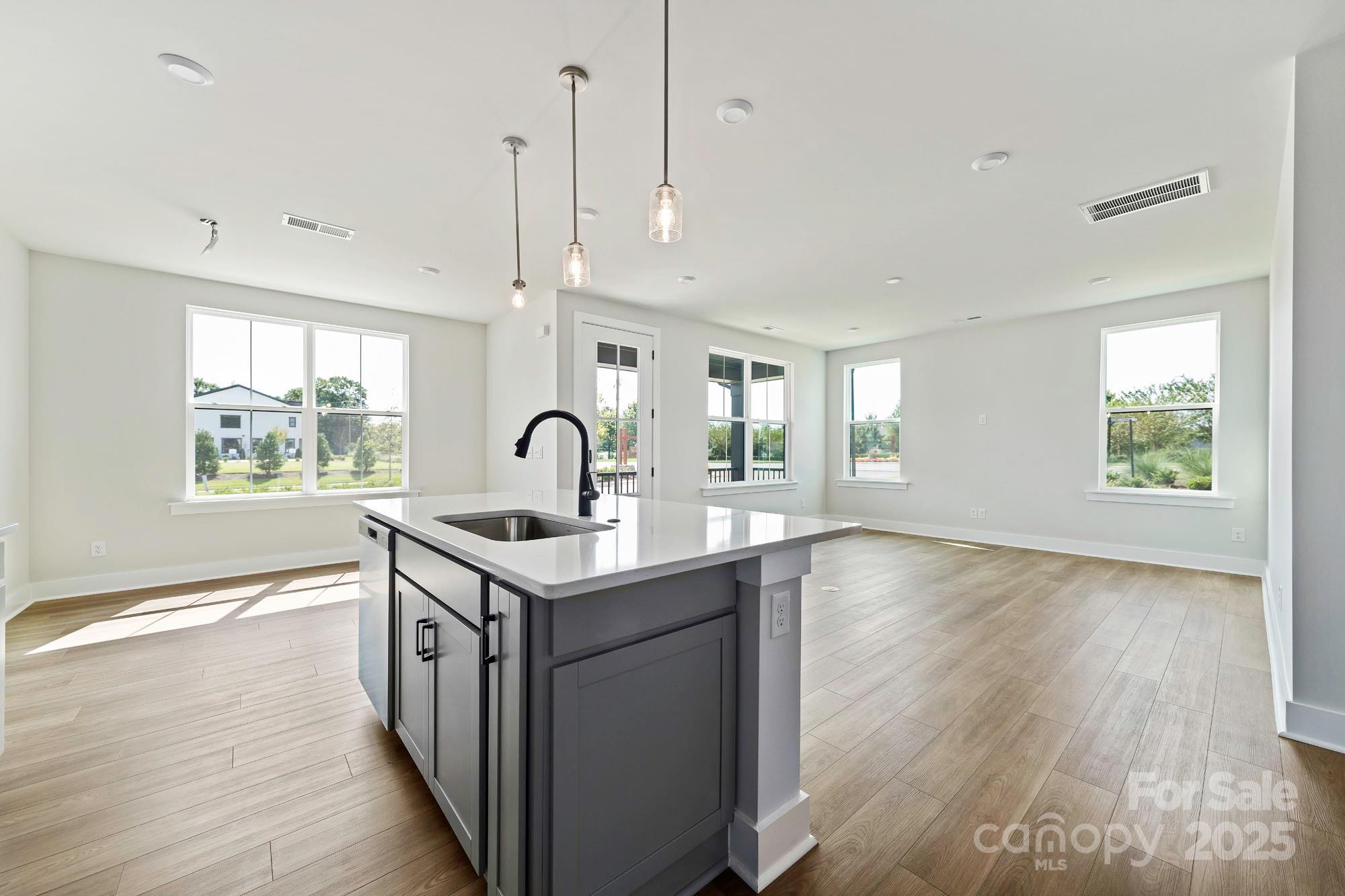 97 Seven Oaks Landing Property Photo 9