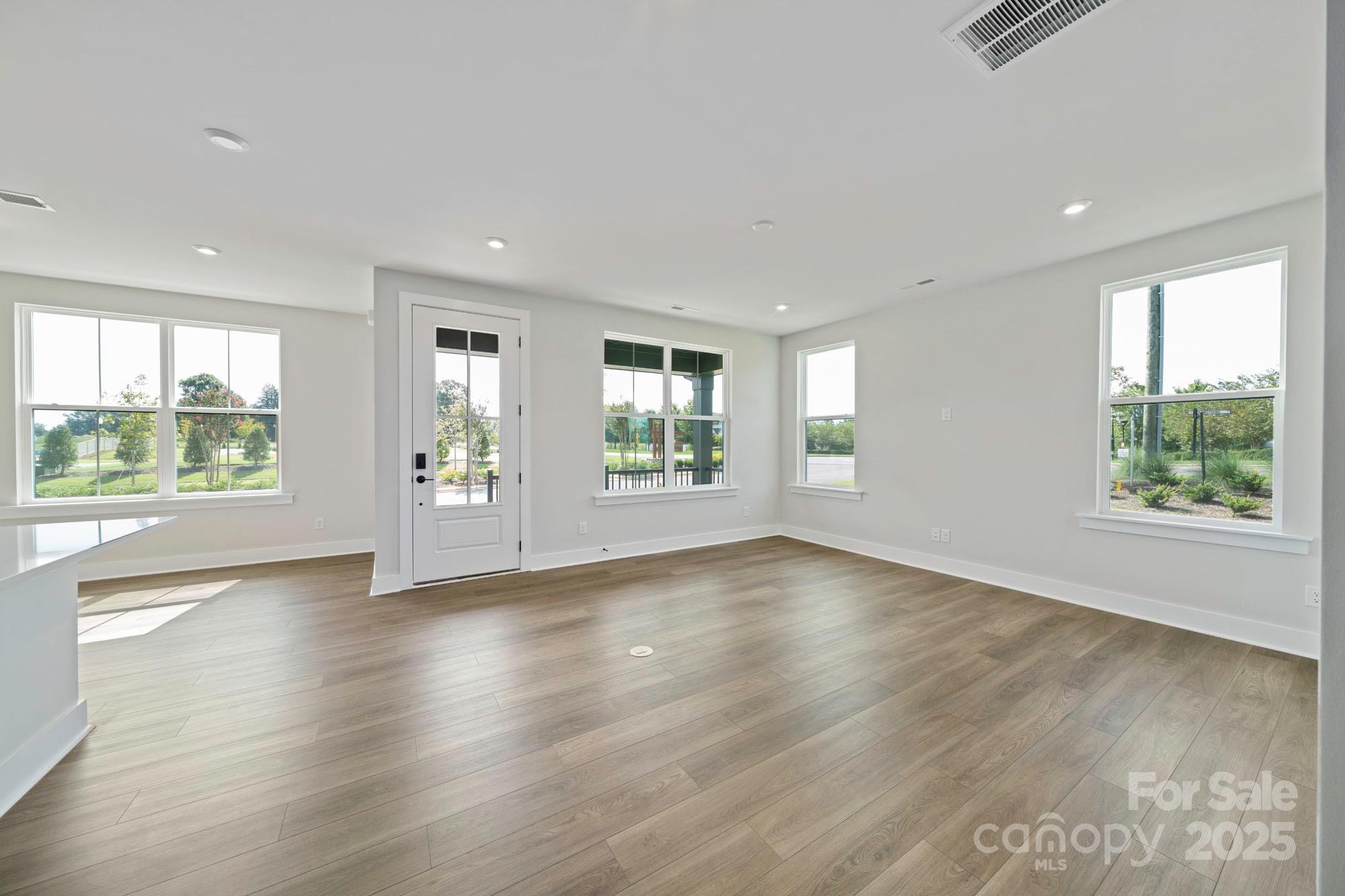 97 Seven Oaks Landing Property Photo 11