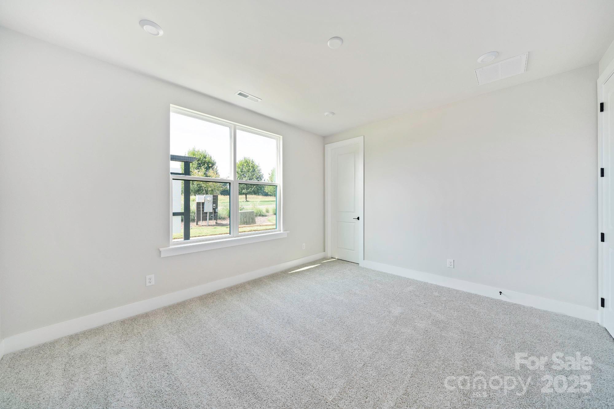 97 Seven Oaks Landing Property Photo 16