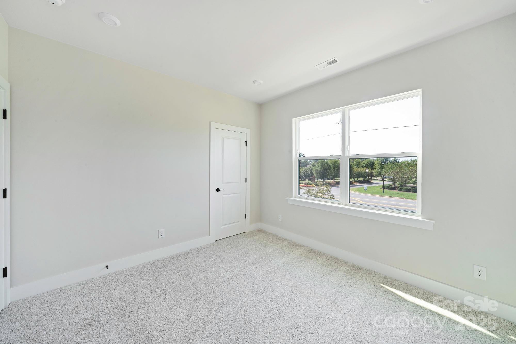 97 Seven Oaks Landing Property Photo 24