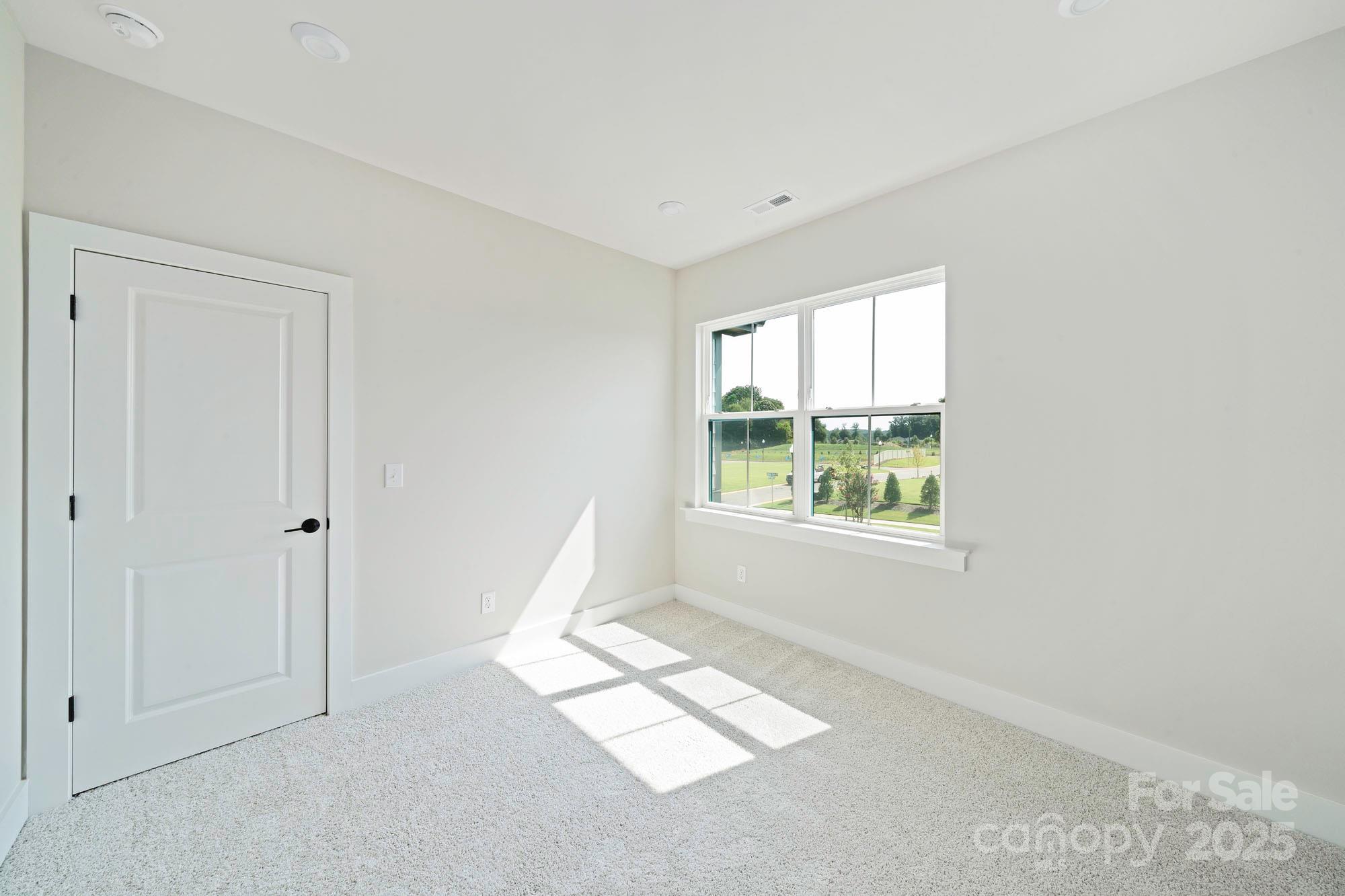97 Seven Oaks Landing Property Photo 27