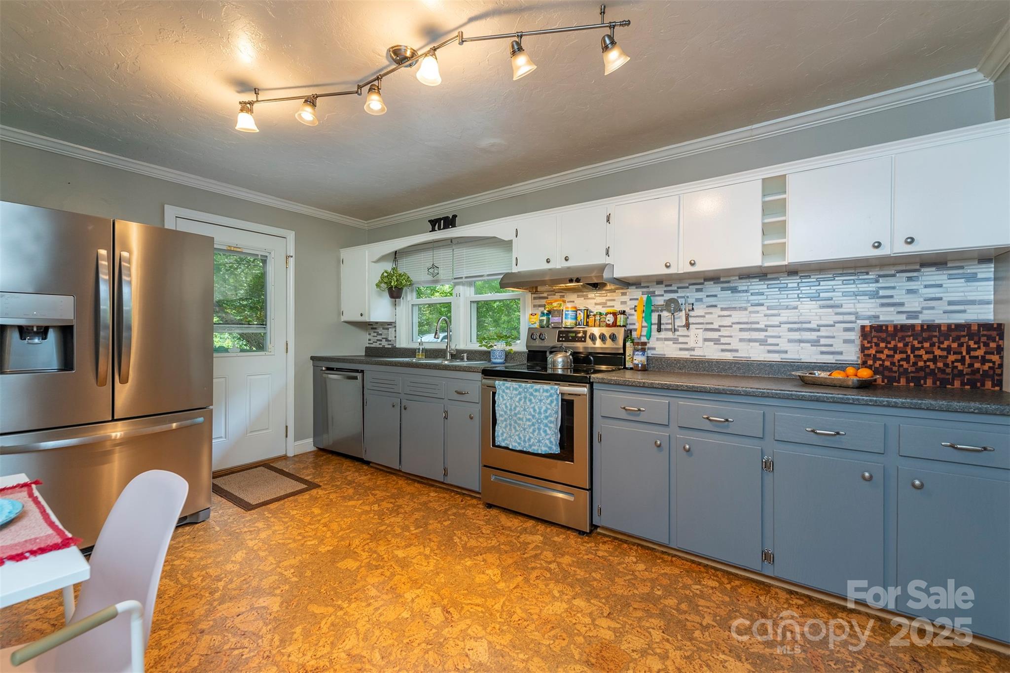 25 Glenview Place Property Photo 6