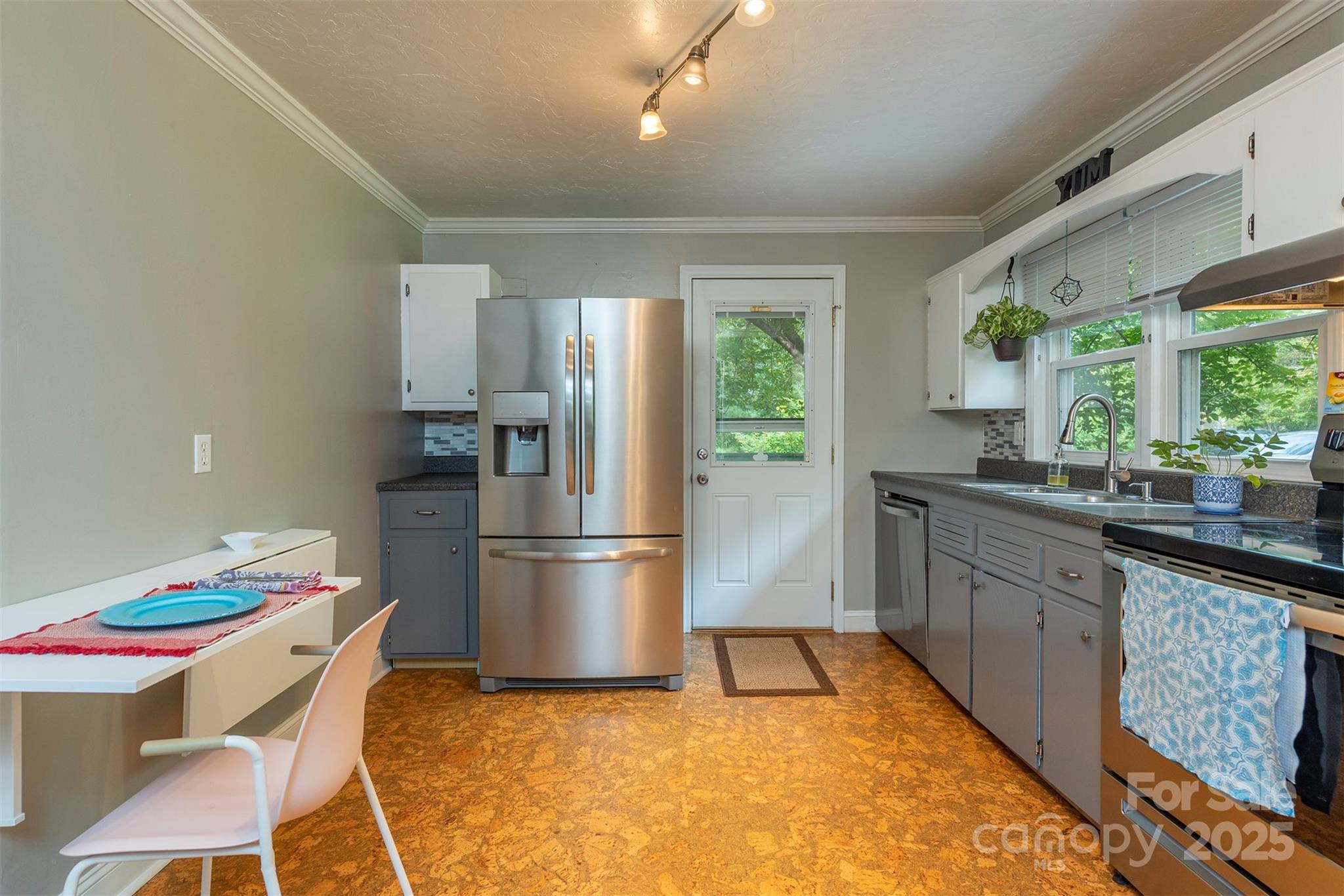 25 Glenview Place Property Photo 7