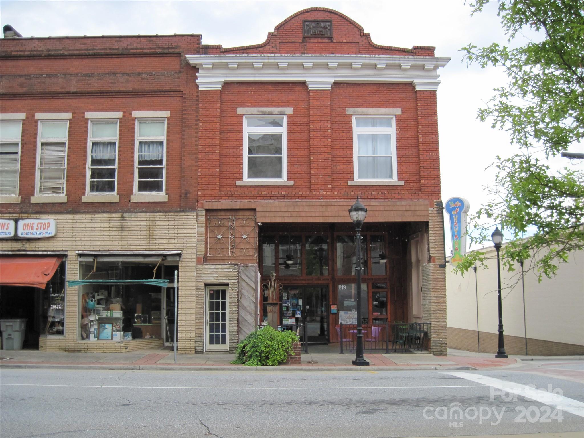 819 West Avenue Property Photo 2