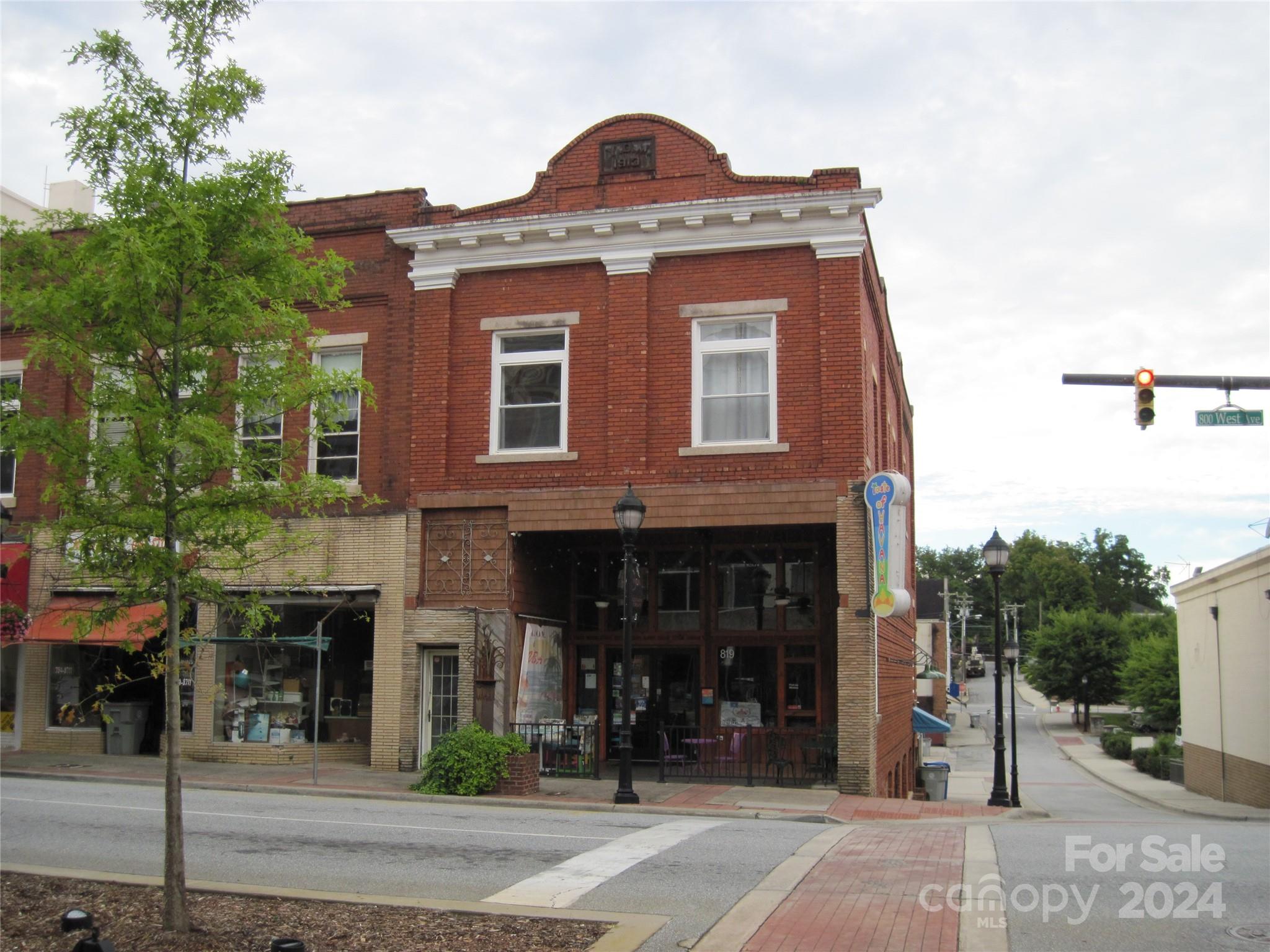 819 West Avenue Property Photo 13