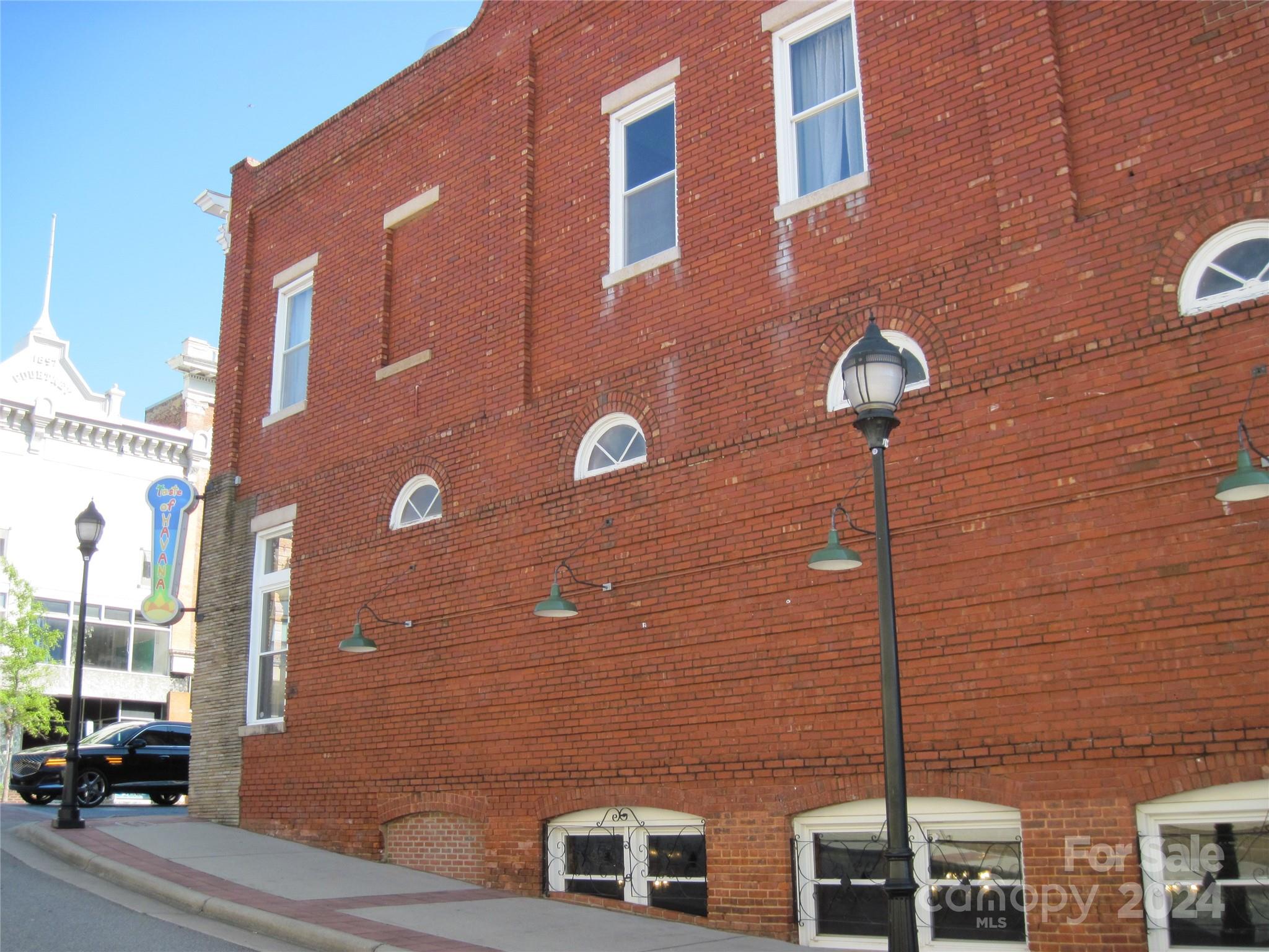 819 West Avenue Property Photo 16