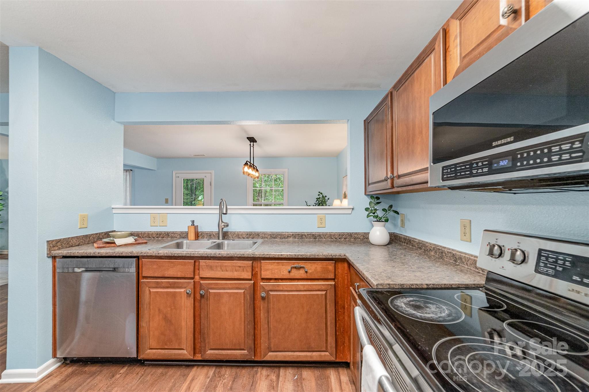 672 Carybrook Court Property Photo 11
