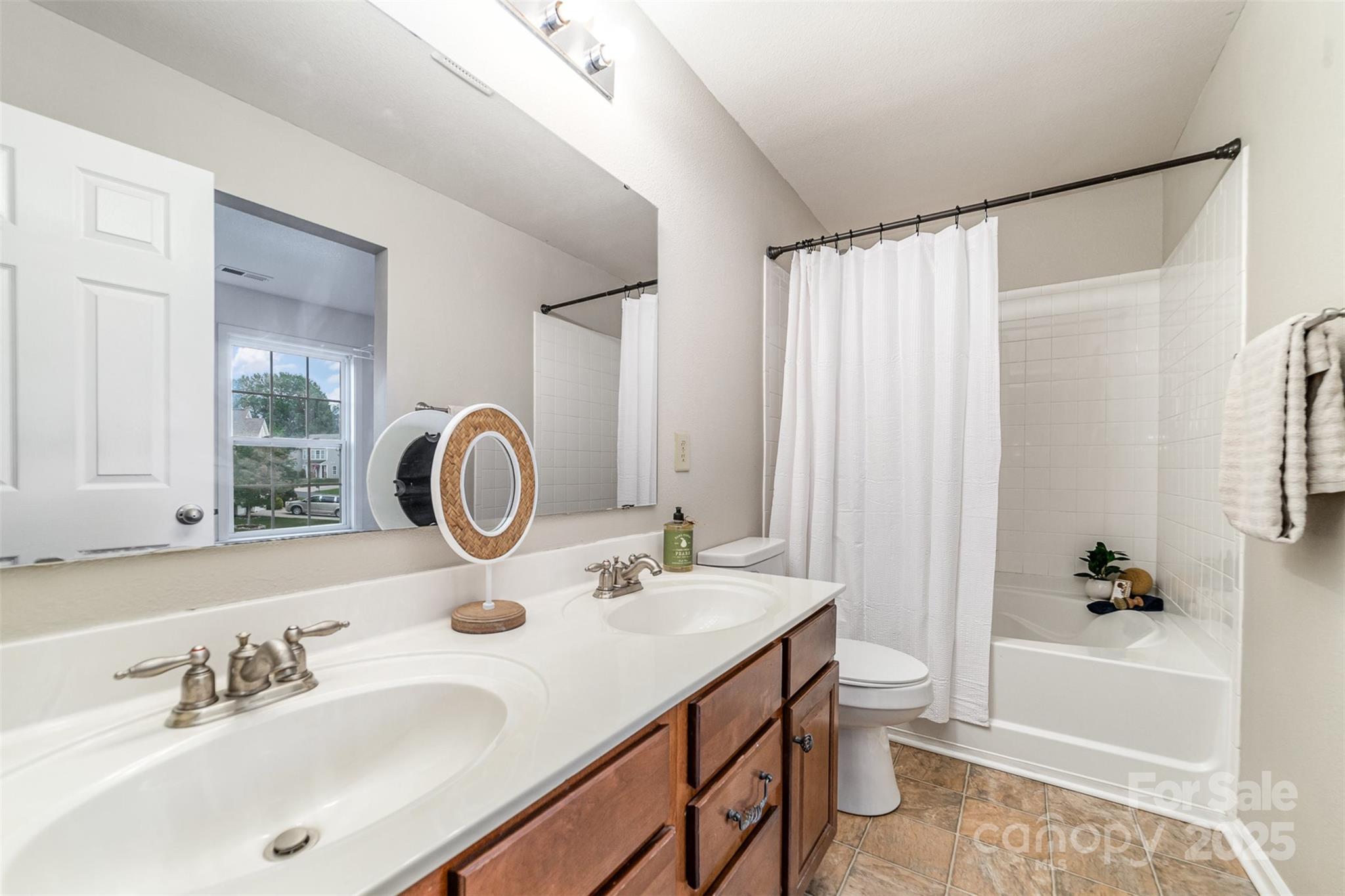 672 Carybrook Court Property Photo 20