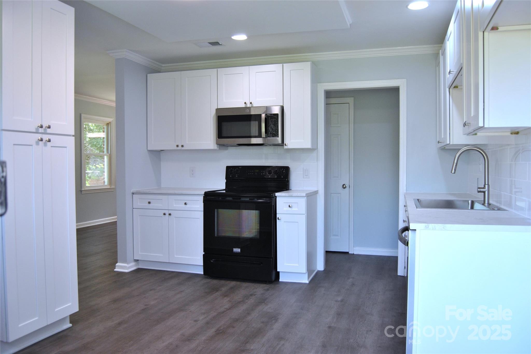 500 Doffin Lane Property Photo 9