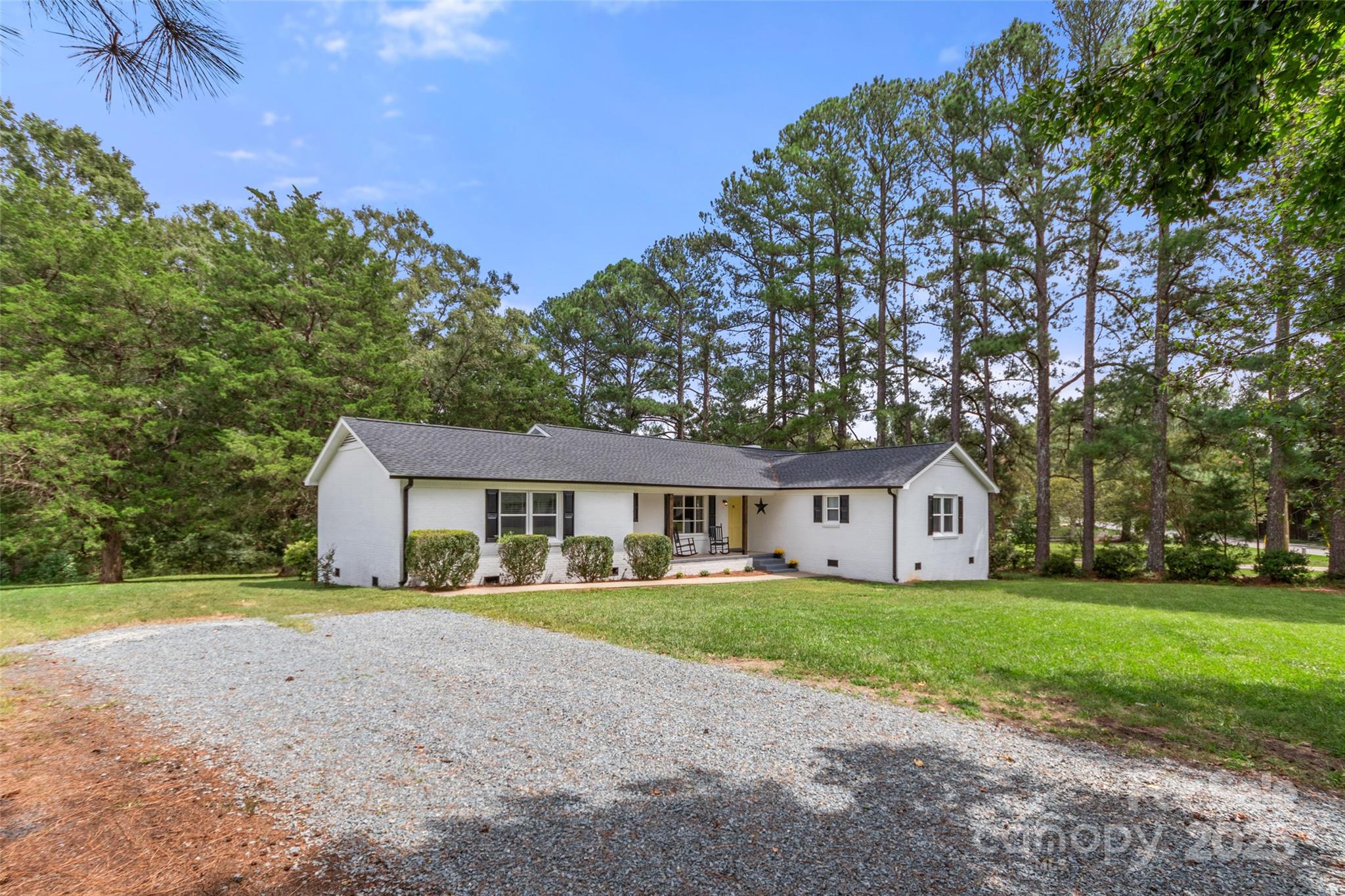 2178 Eastview Road Property Photo 3