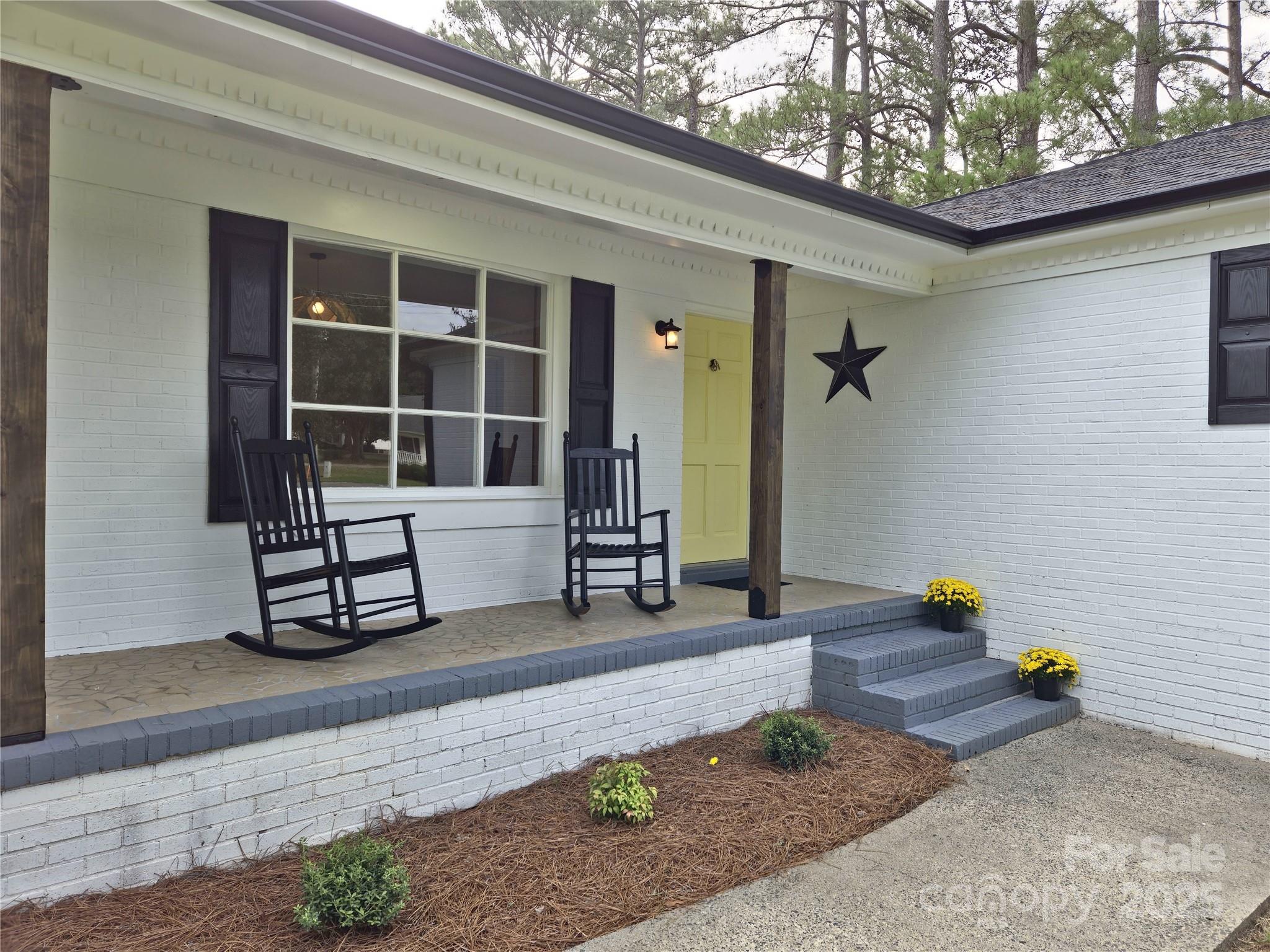 2178 Eastview Road Property Photo 4