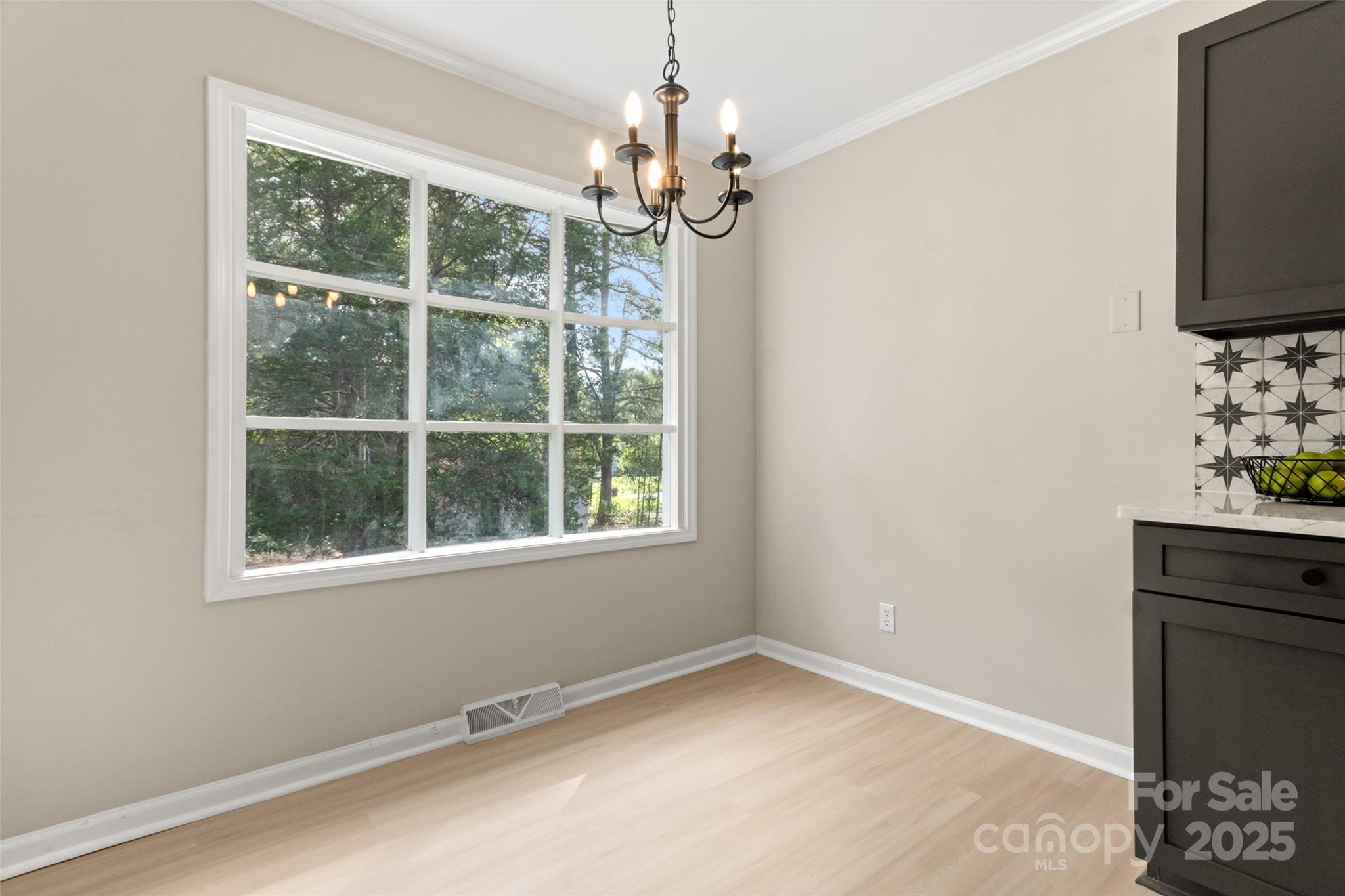 2178 Eastview Road Property Photo 11