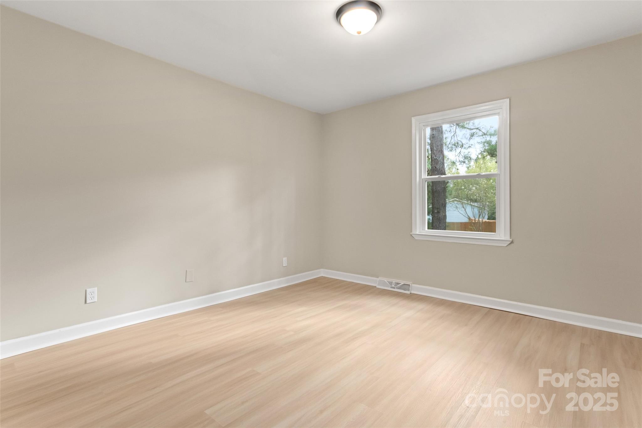 2178 Eastview Road Property Photo 14
