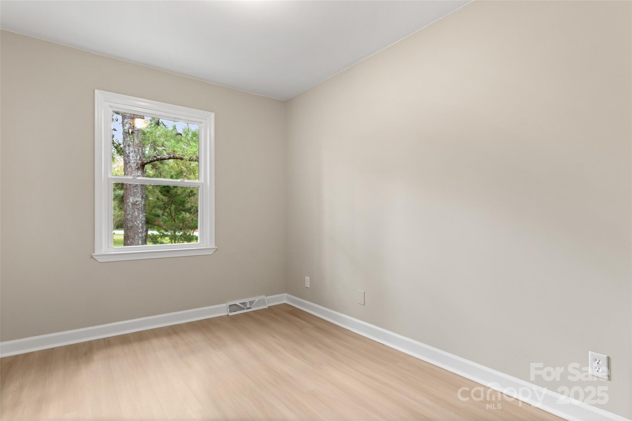 2178 Eastview Road Property Photo 16