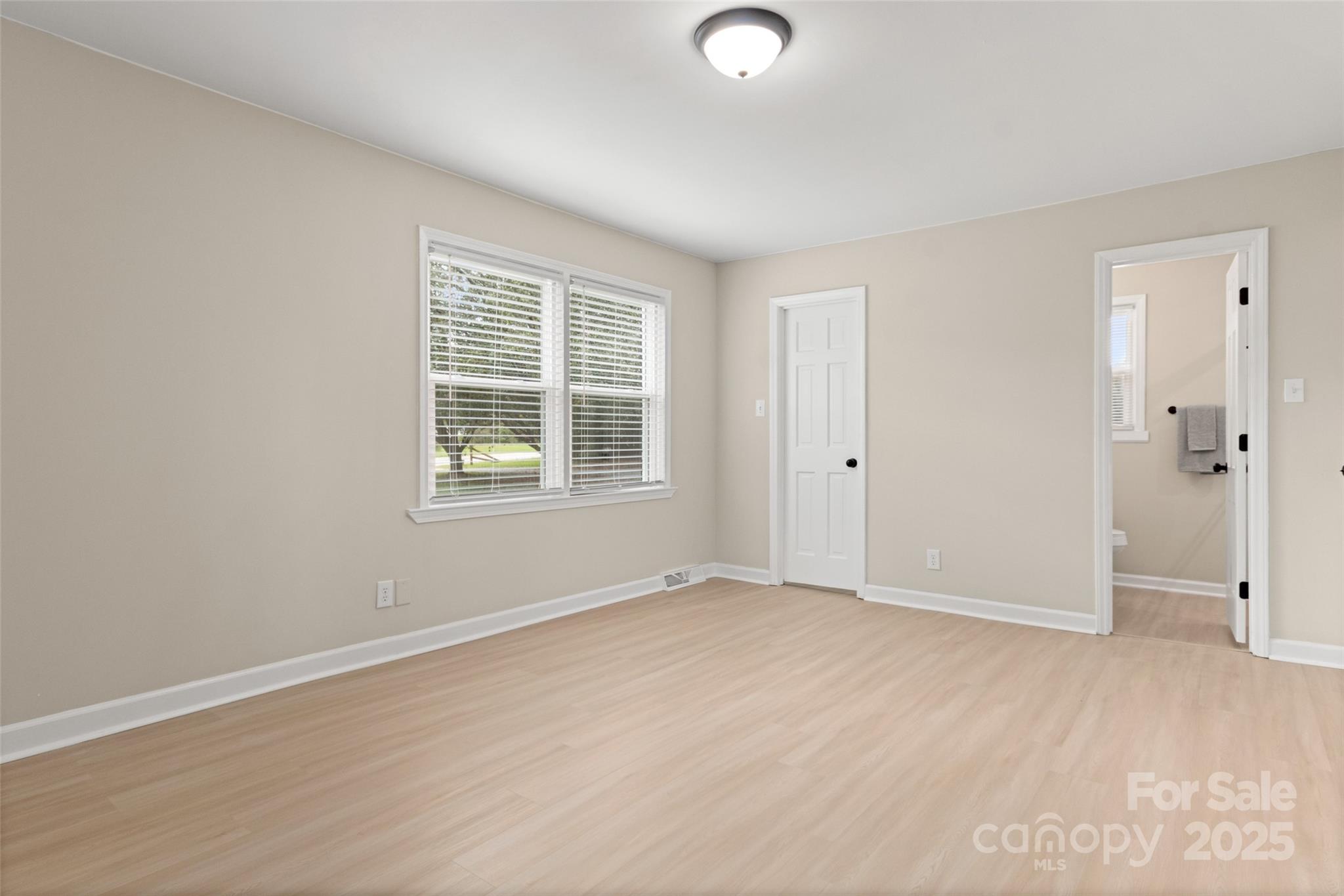 2178 Eastview Road Property Photo 18