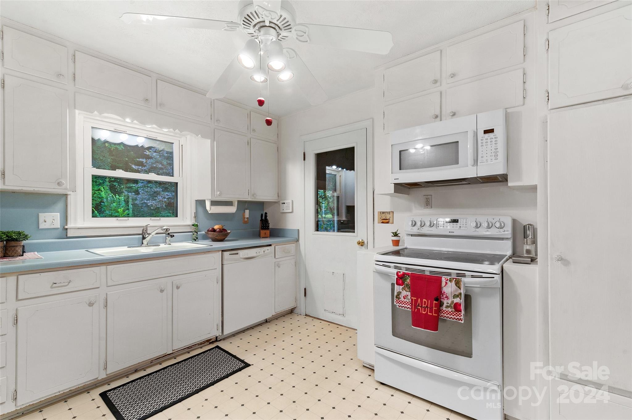 121 Auburn Park Drive Property Photo 12