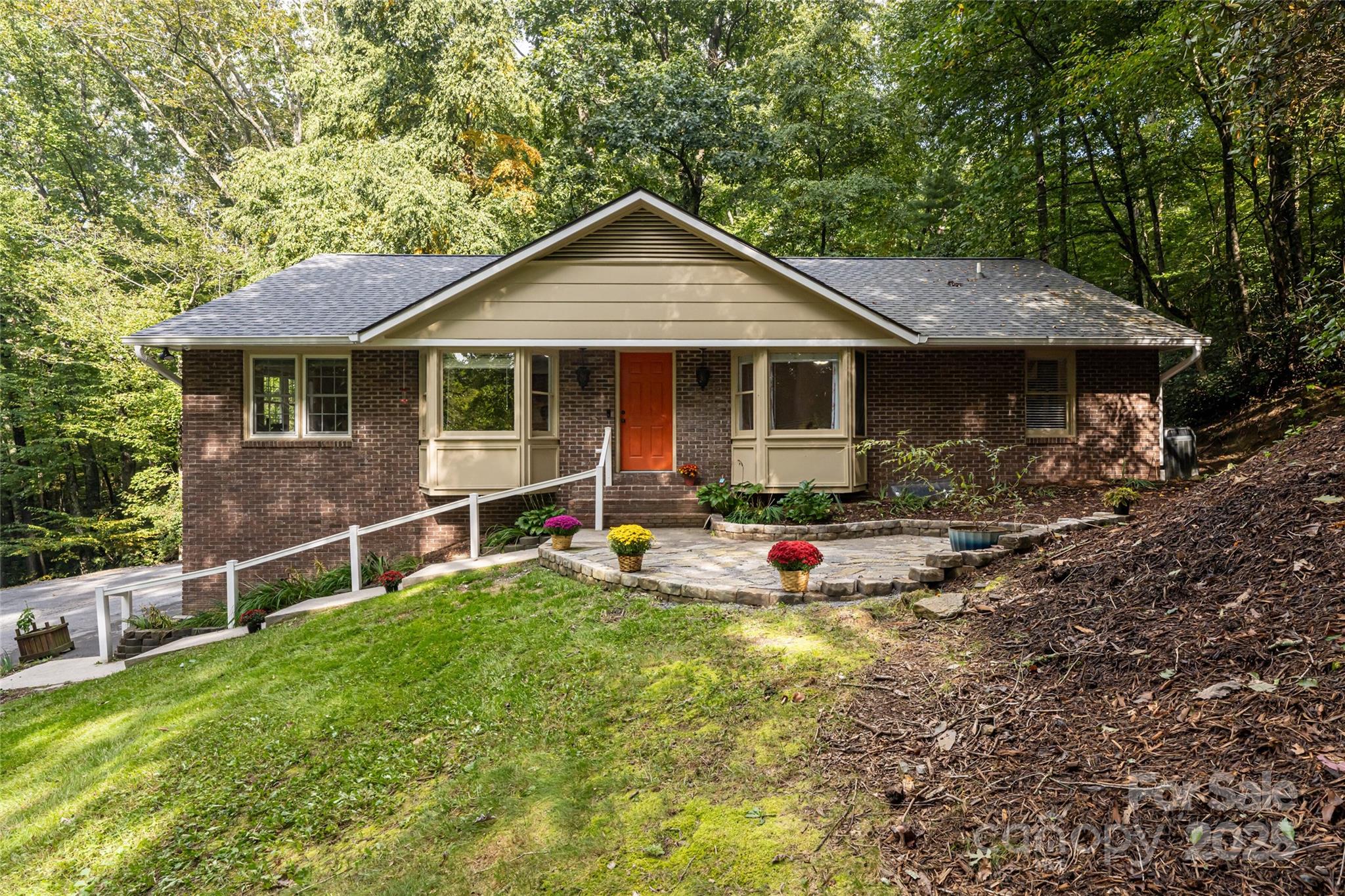 520 Oakwilde Drive Property Photo 1