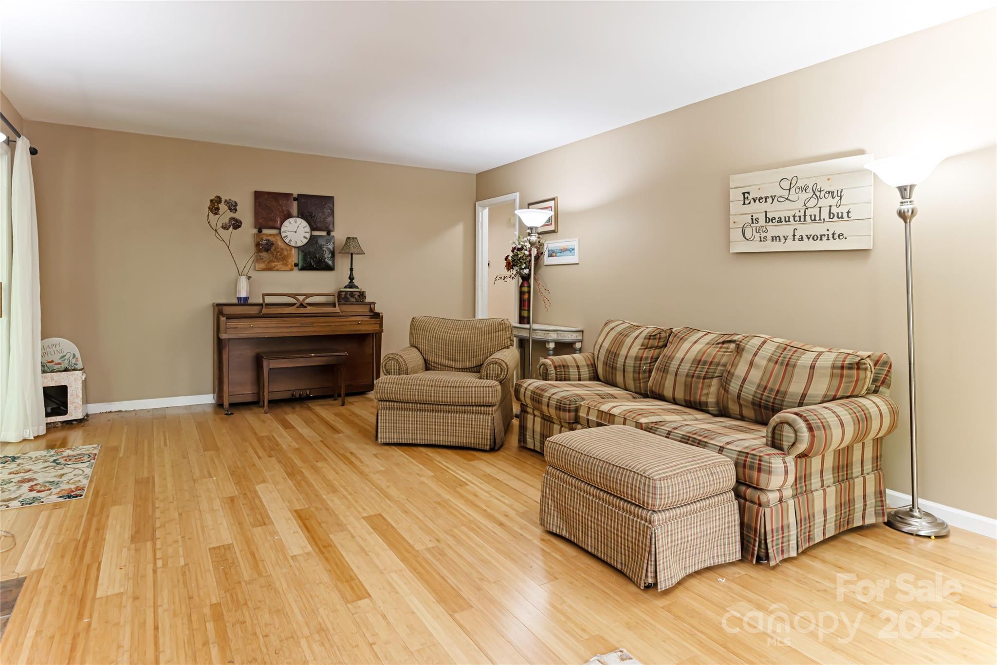 520 Oakwilde Drive Property Photo 7