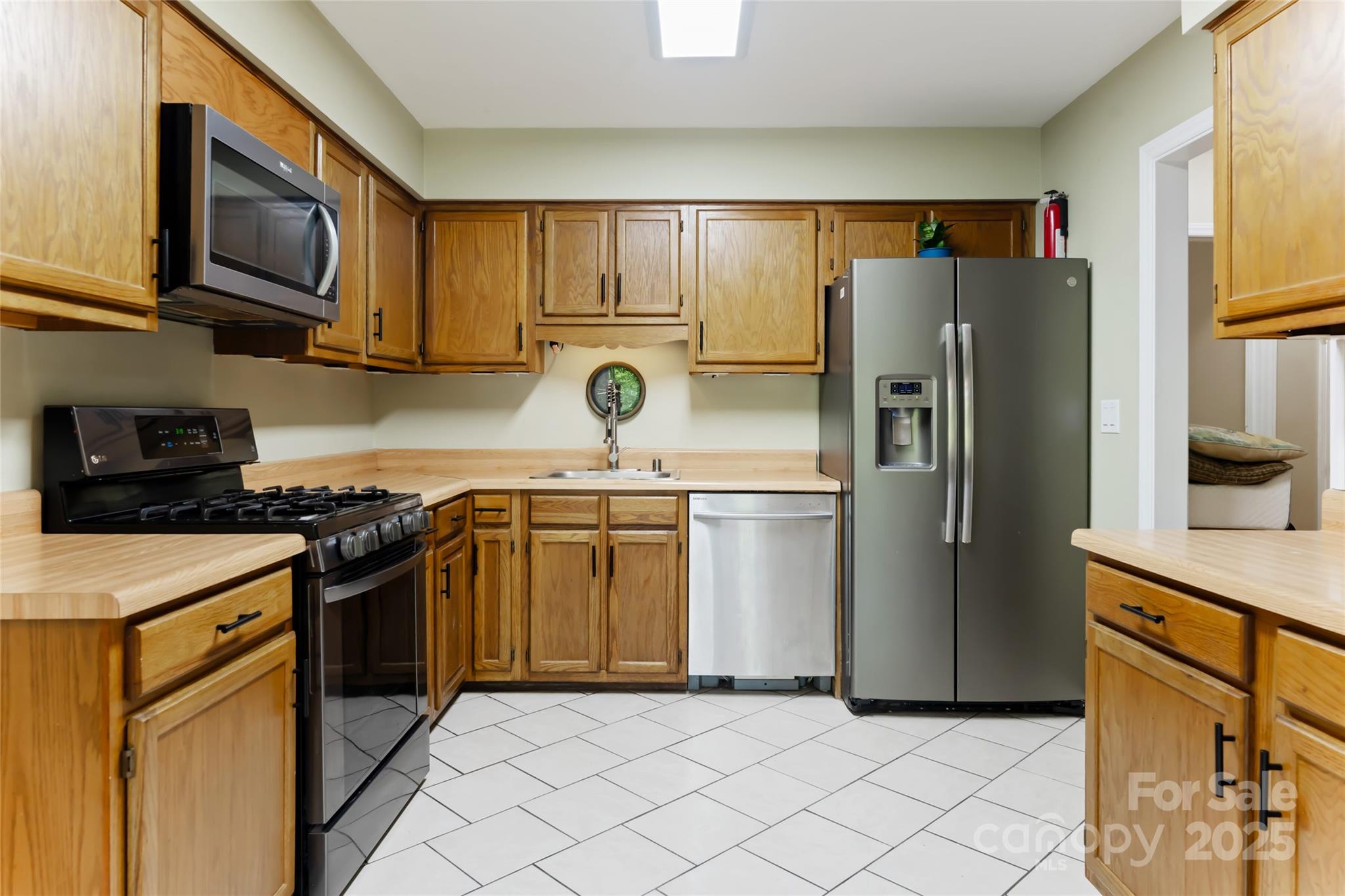520 Oakwilde Drive Property Photo 14