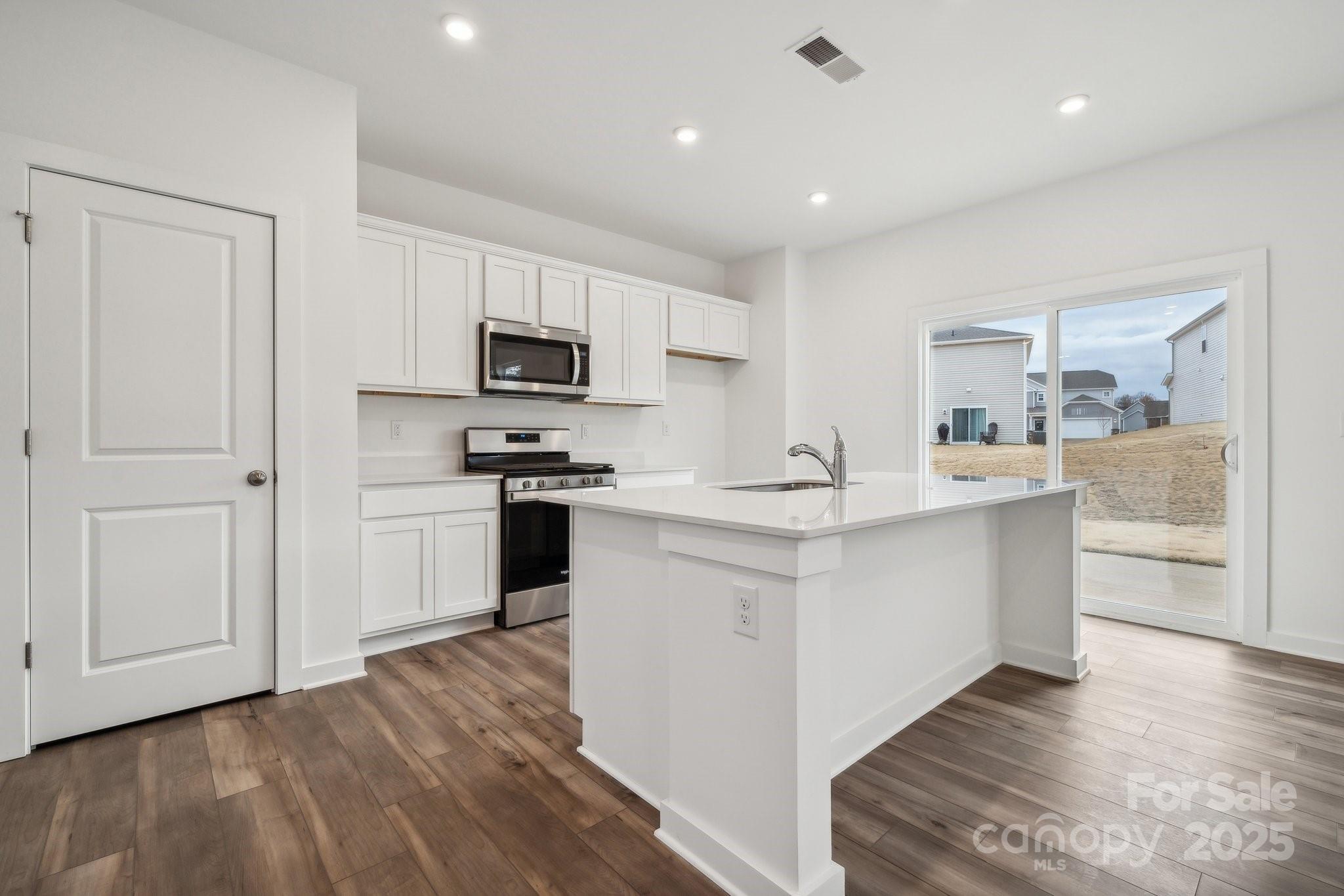 731 Olde England Drive Property Photo 3