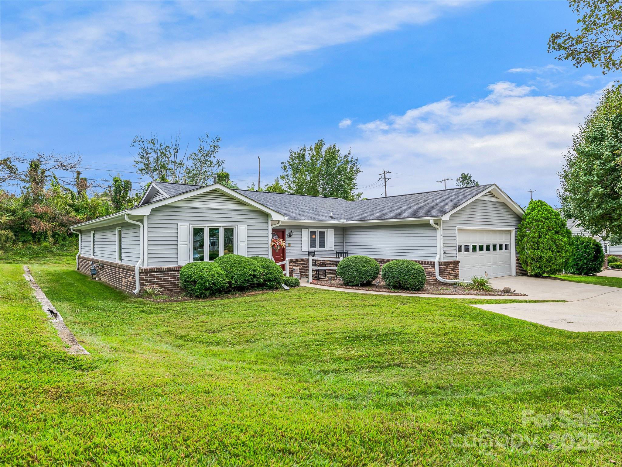 144 Derbyshire Drive Property Photo 2