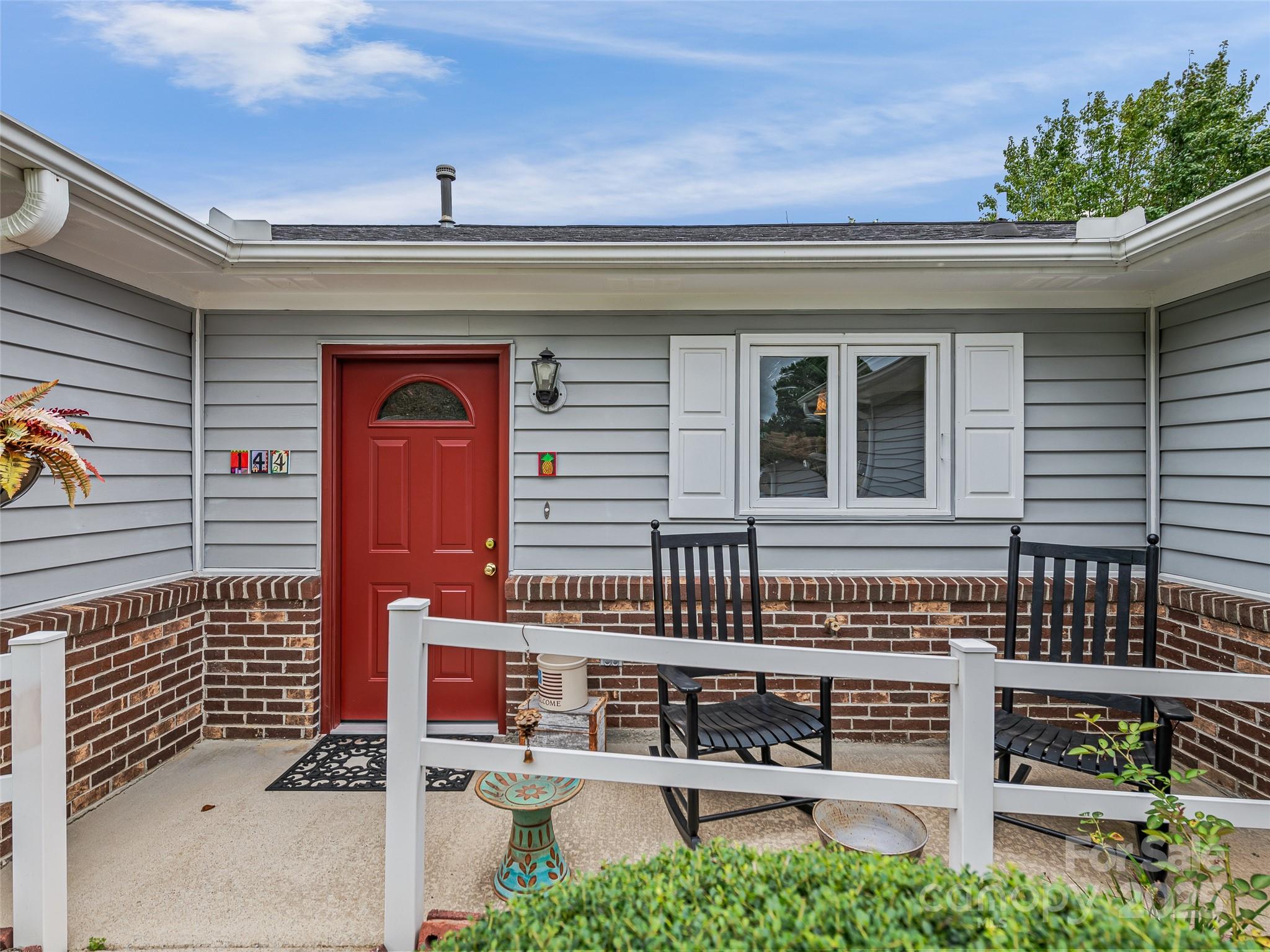 144 Derbyshire Drive Property Photo 4