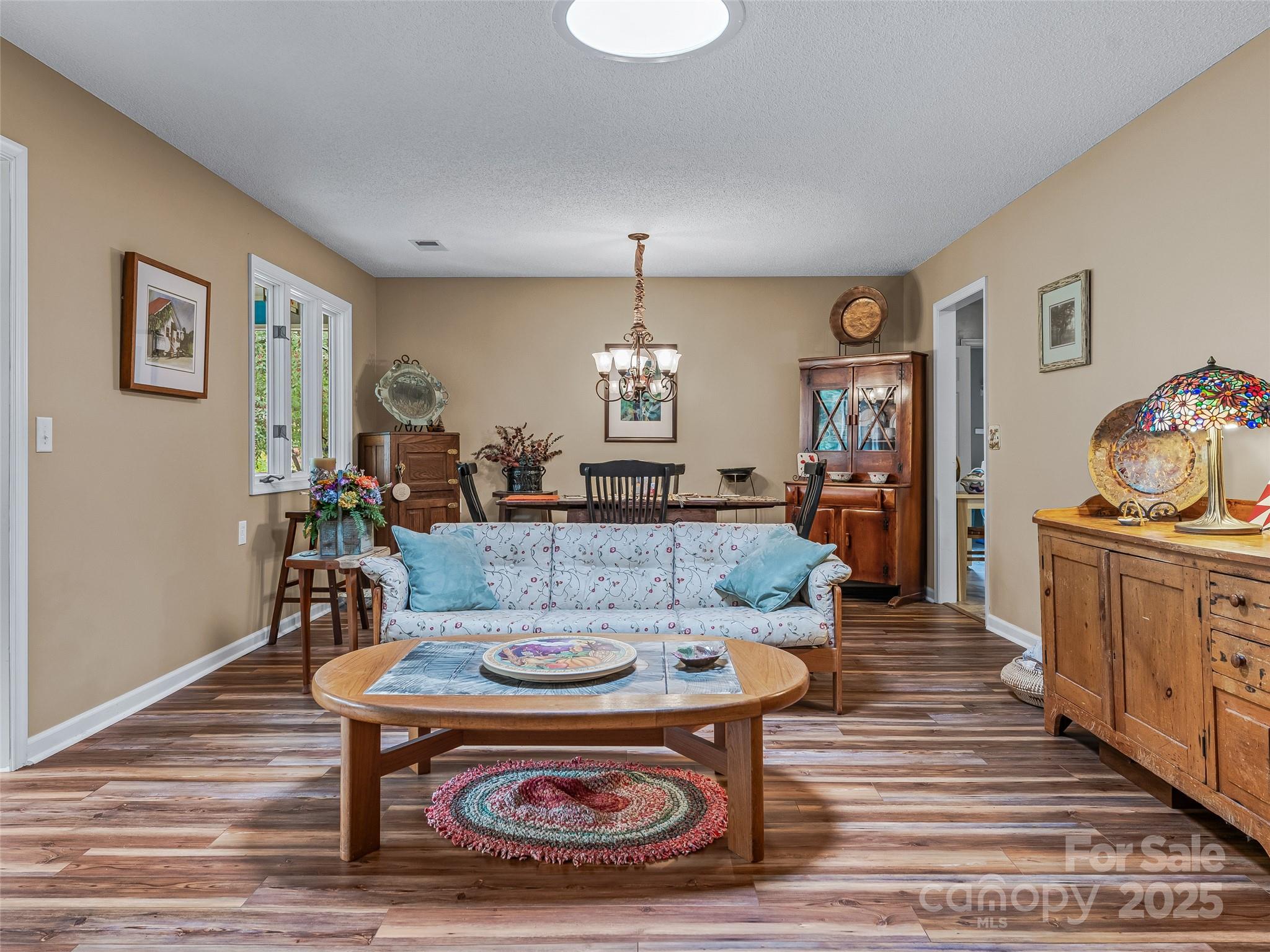 144 Derbyshire Drive Property Photo 6
