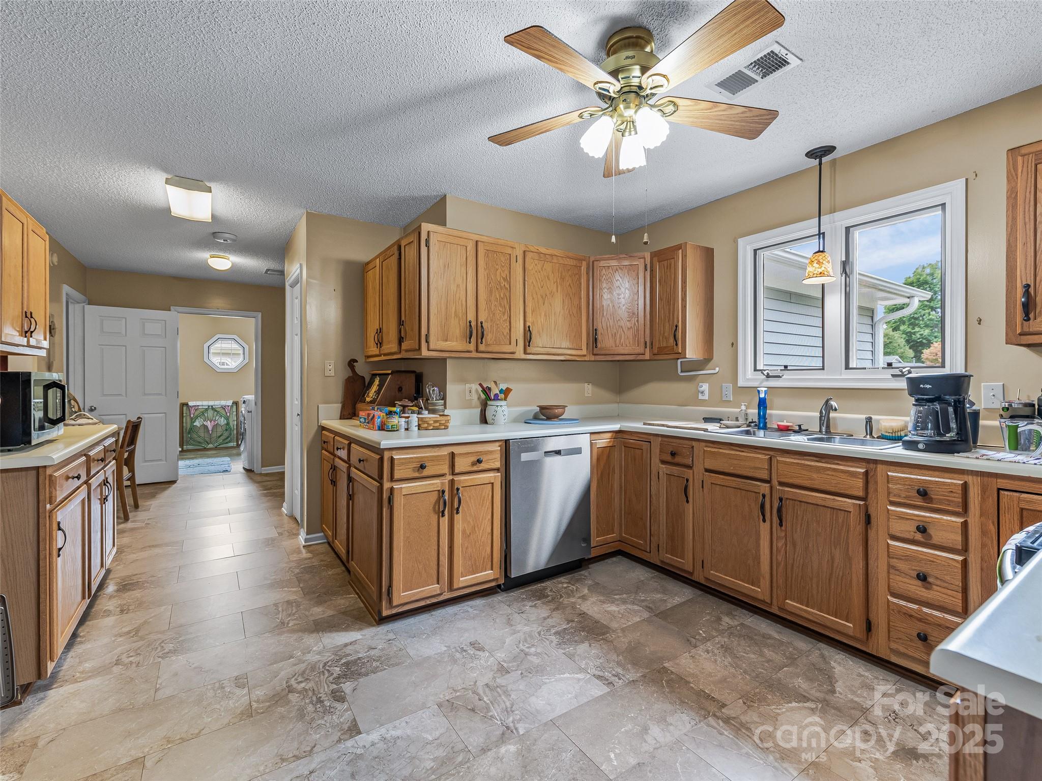 144 Derbyshire Drive Property Photo 15