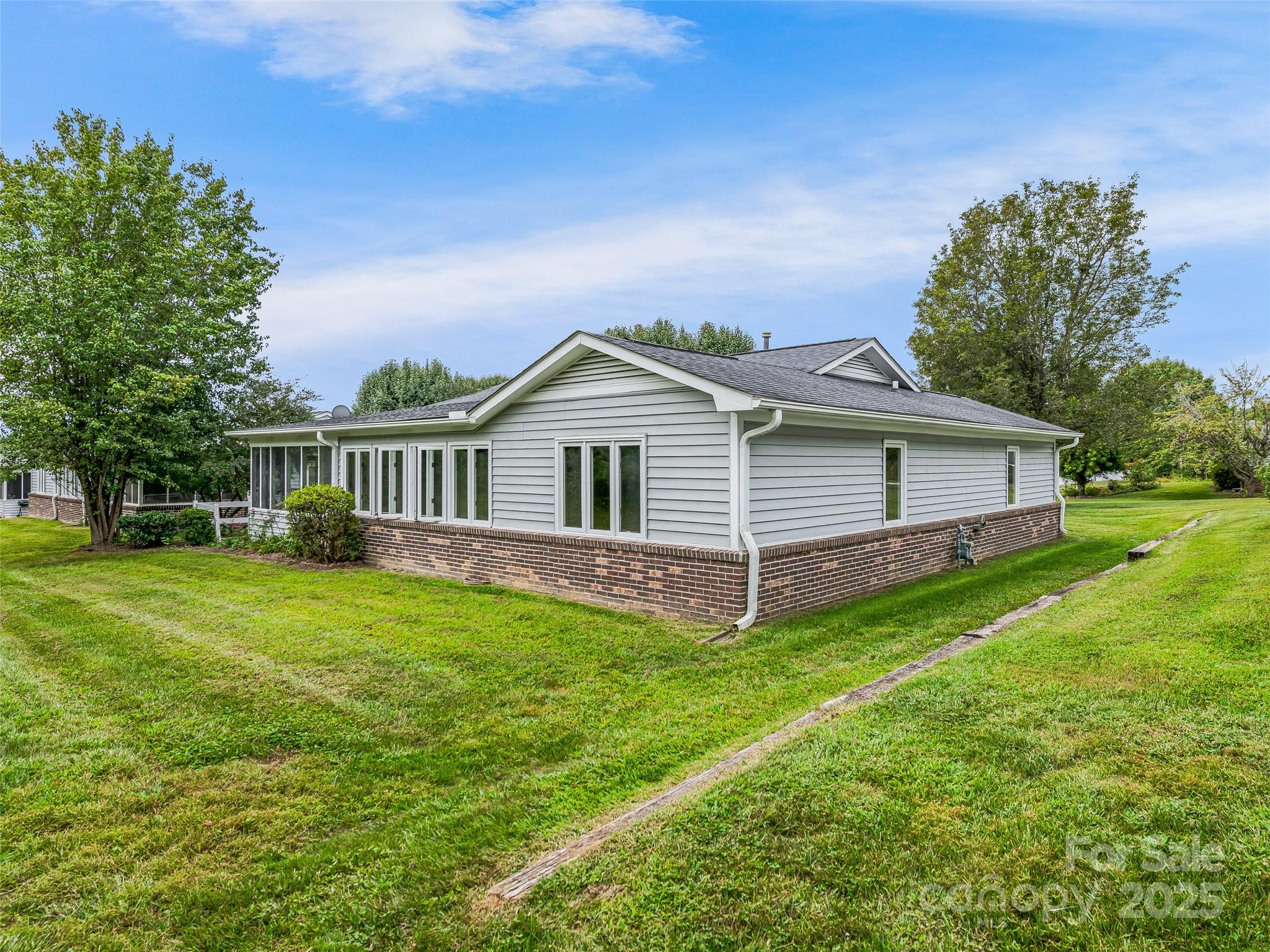 144 Derbyshire Drive Property Photo 26
