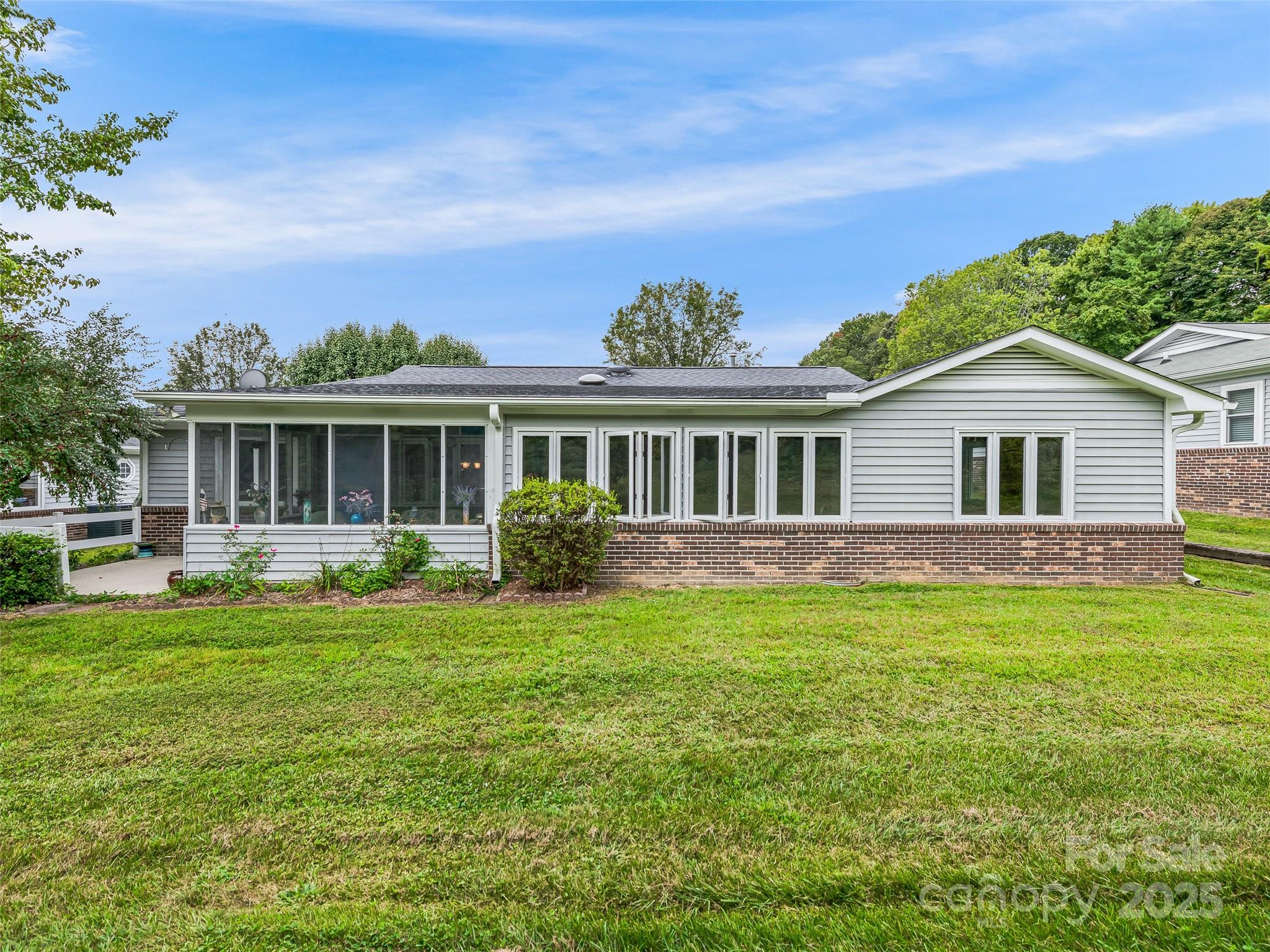 144 Derbyshire Drive Property Photo 27